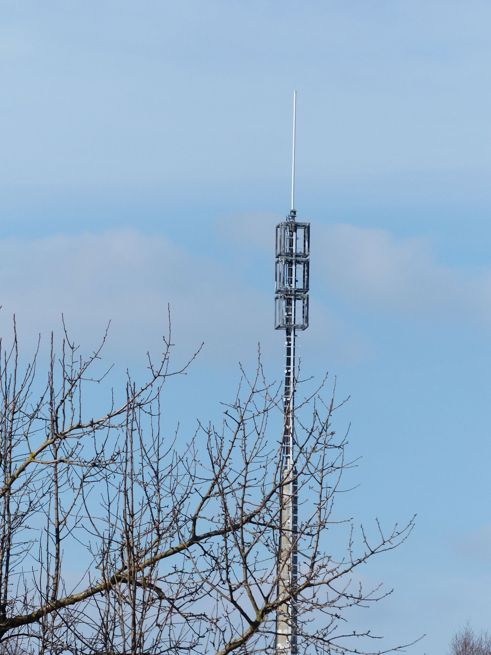 Panasonic Lumix DMC-FZ200 sample photo. Transmission tower, mast, radio photography