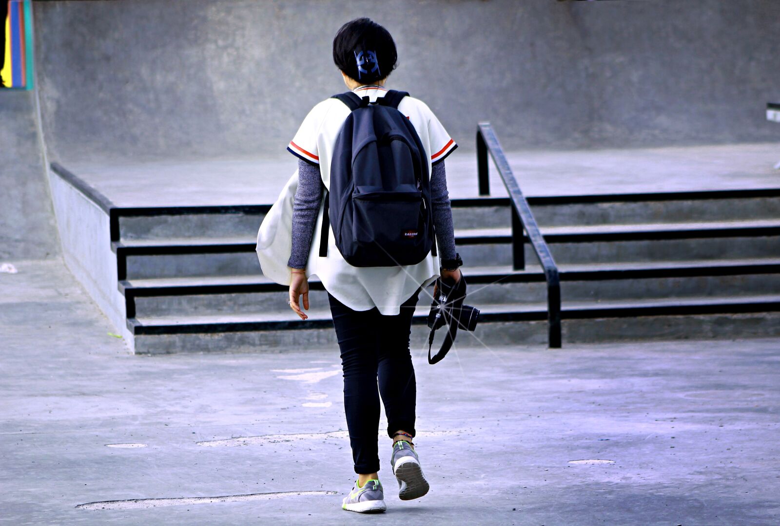 Canon EOS 550D (EOS Rebel T2i / EOS Kiss X4) sample photo. Women, portrait, candid women photography