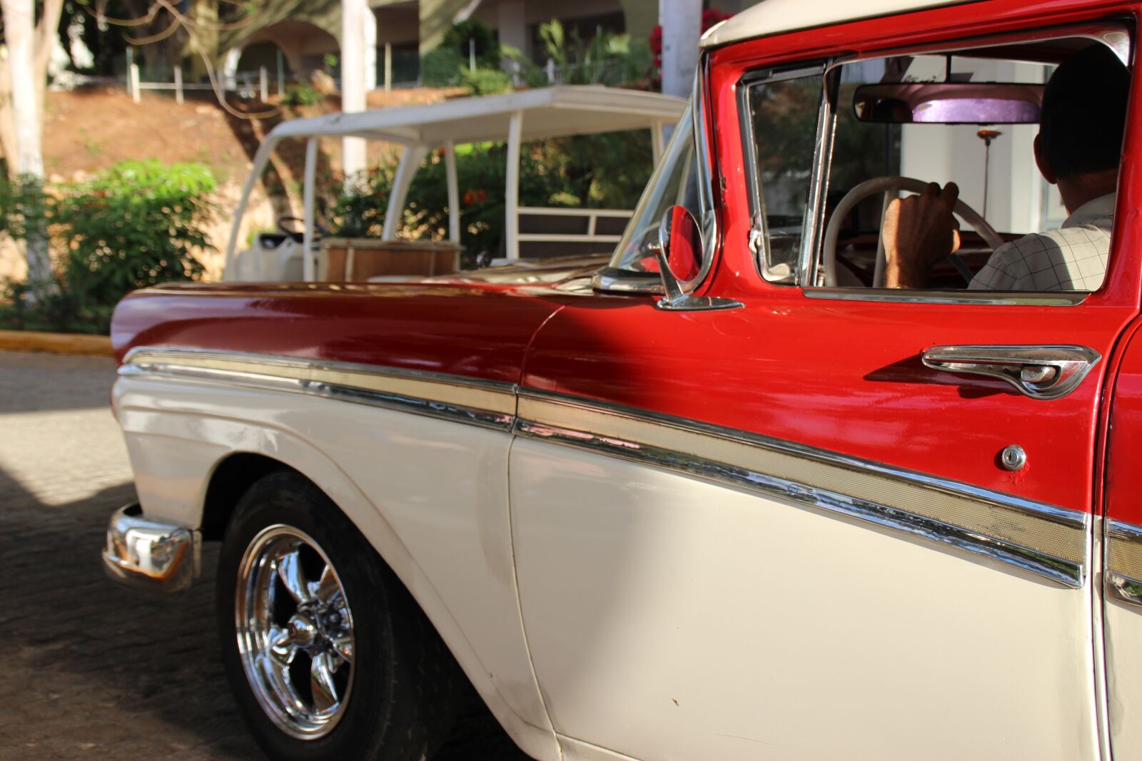 Canon EOS 600D (Rebel EOS T3i / EOS Kiss X5) sample photo. Vintage cars, car, vintage photography