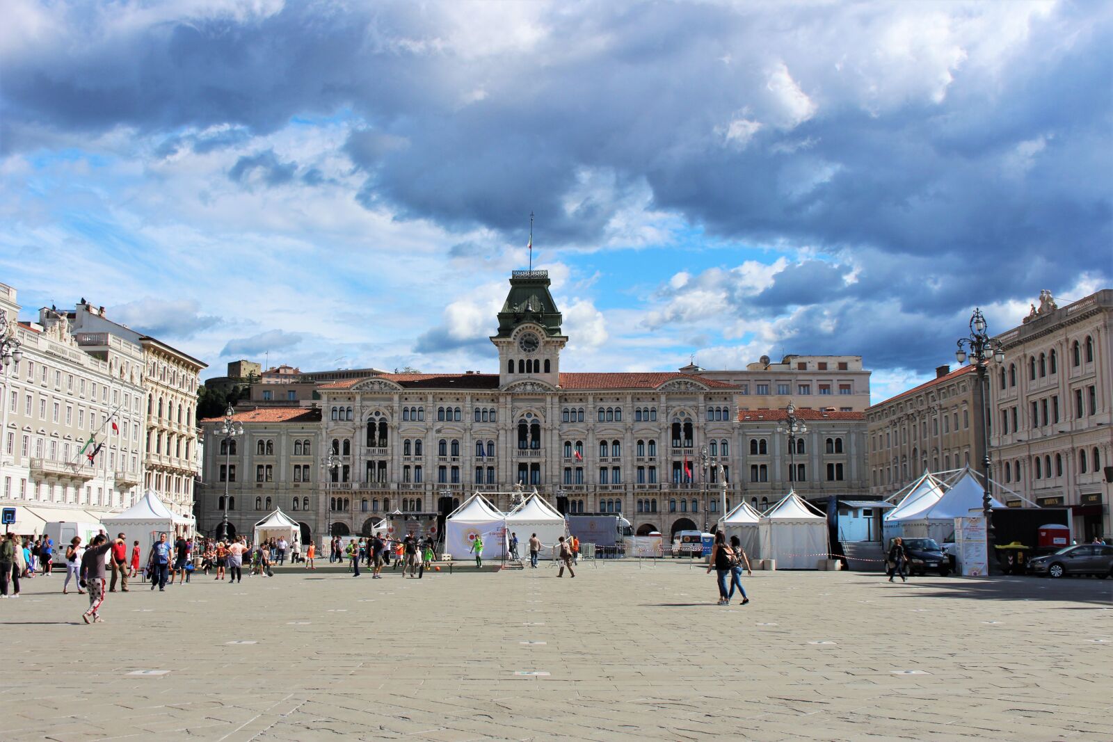 Canon EOS 700D (EOS Rebel T5i / EOS Kiss X7i) sample photo. Trieste, italy, hauptplatz photography