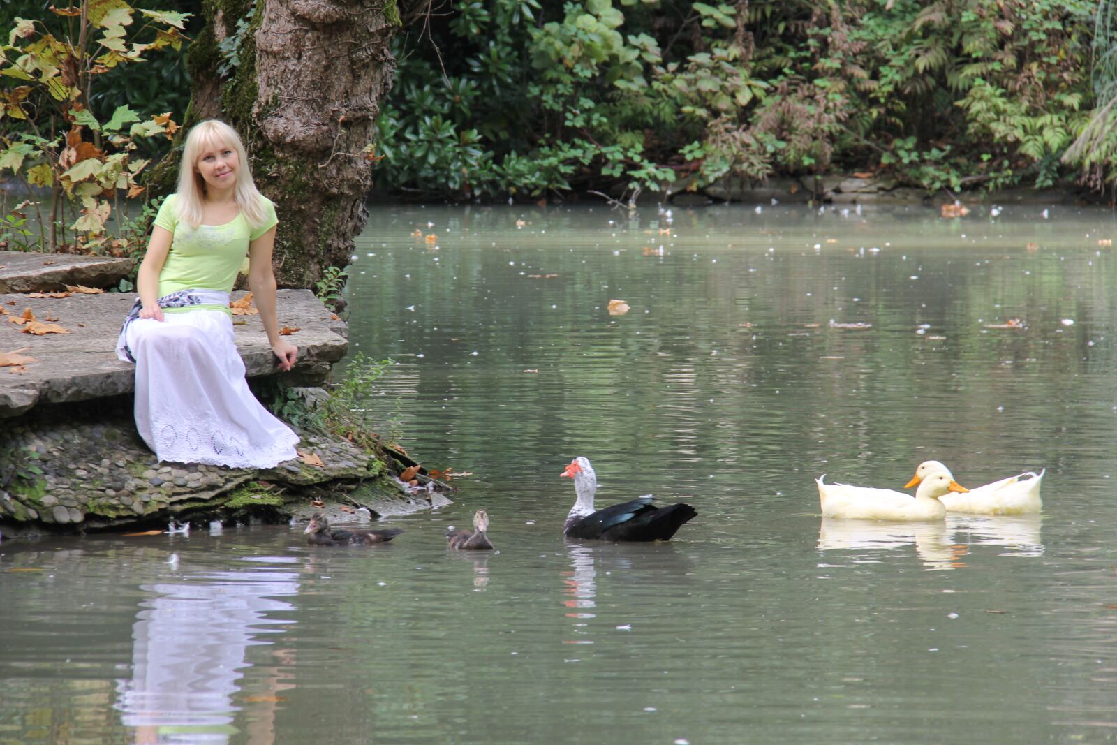 Canon EF-S 18-200mm F3.5-5.6 IS sample photo. Girl, pond, duck photography