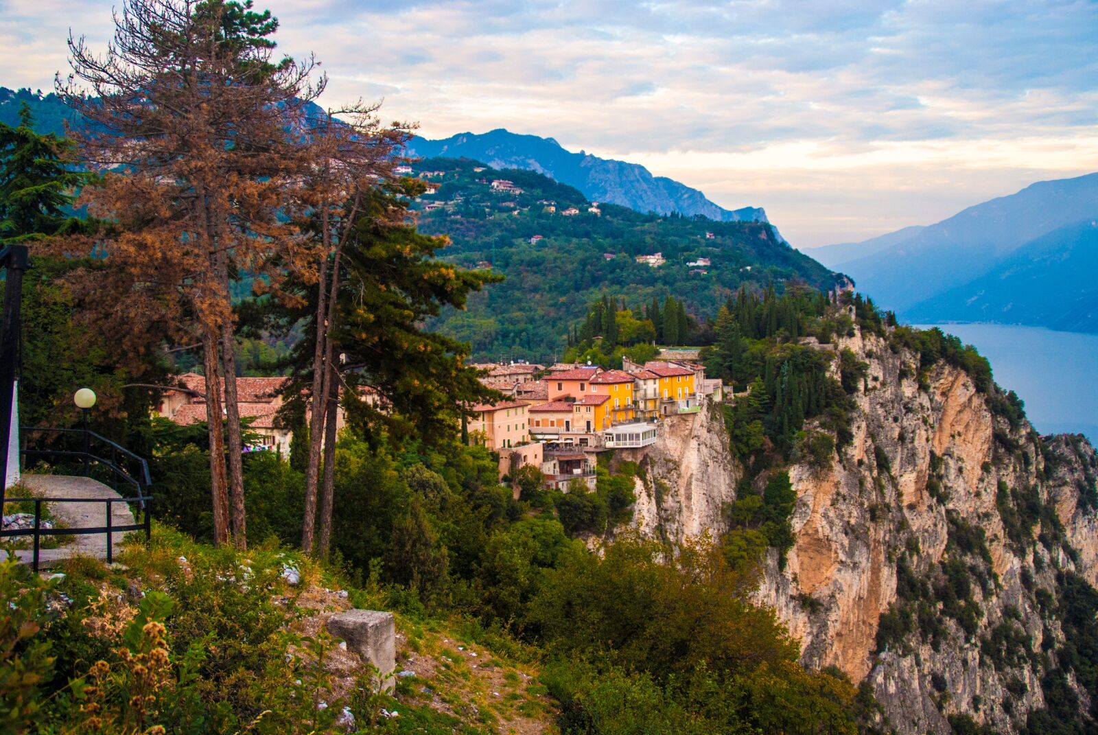 Sony Alpha DSLR-A300 sample photo. Europe, italy, vacations photography