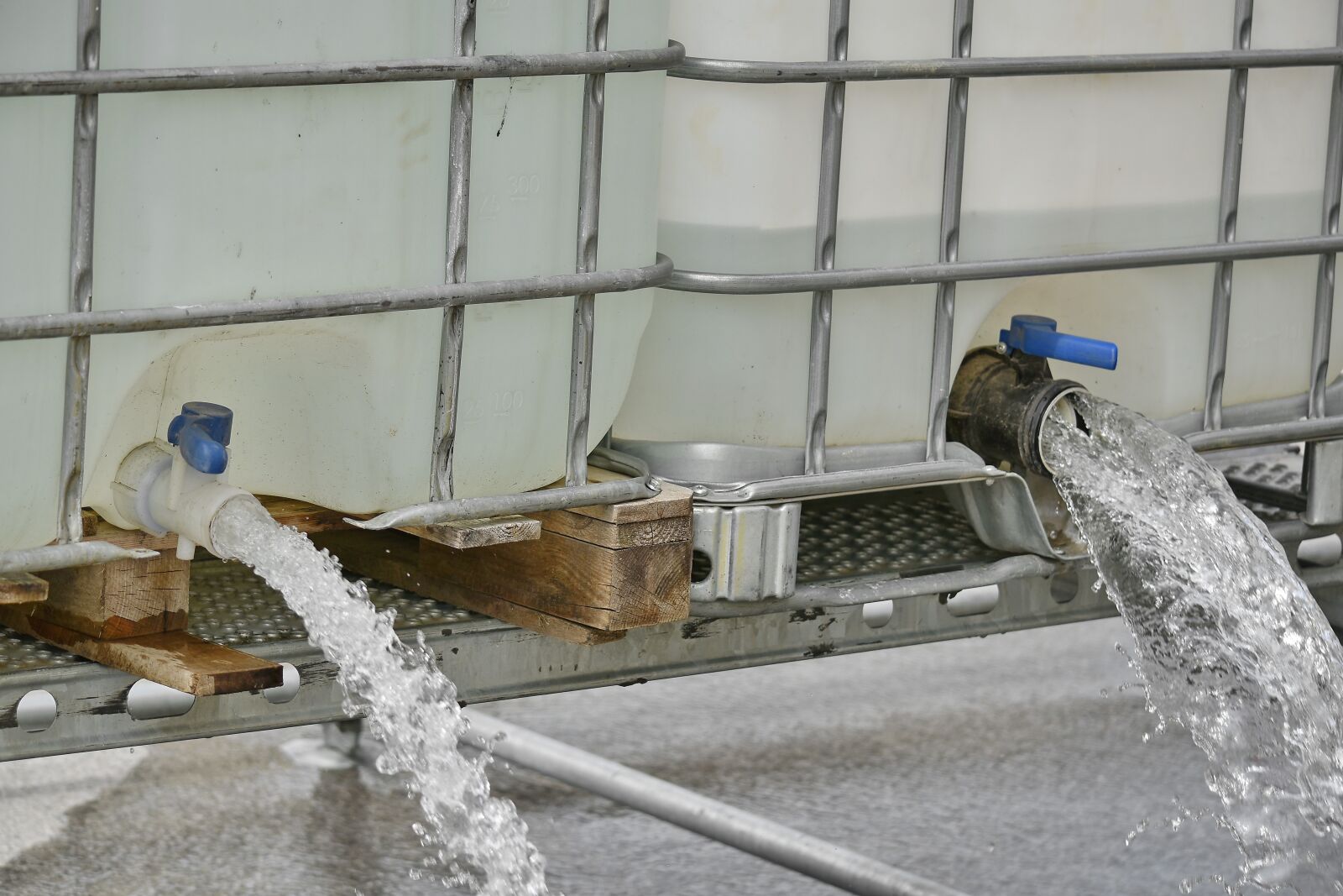Nikon D5500 sample photo. Box, faucet, splash, water photography