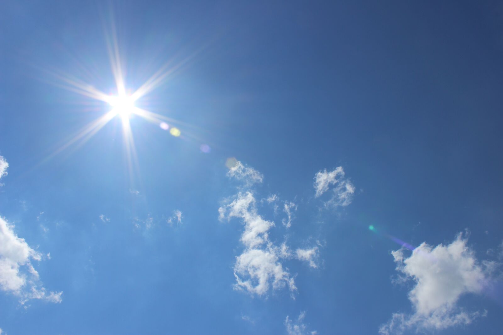 Canon EOS 600D (Rebel EOS T3i / EOS Kiss X5) sample photo. Sky, blue, clouds photography