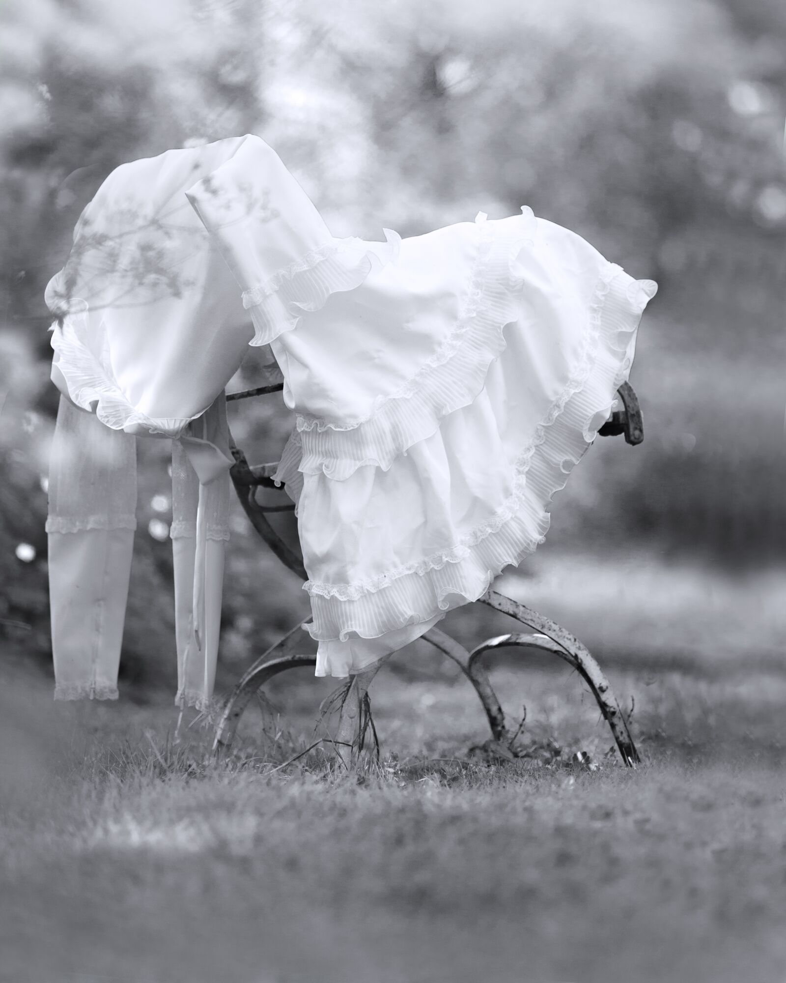 Canon EOS 5D Mark II + Canon EF 70-200mm F2.8L USM sample photo. Wedding dress, vintage, getting photography