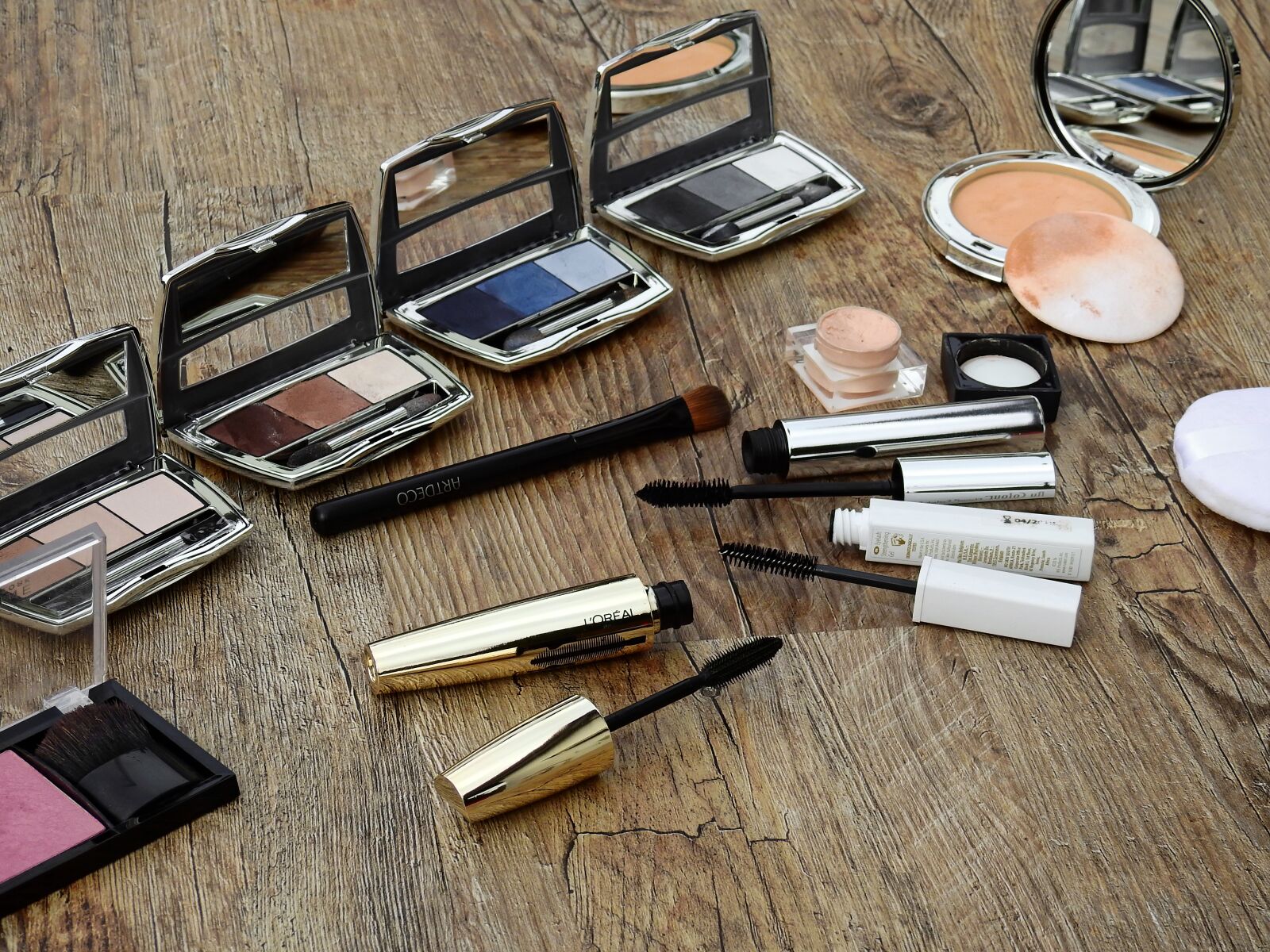 Nikon Coolpix P900 sample photo. Cosmetics, make up, makeup photography