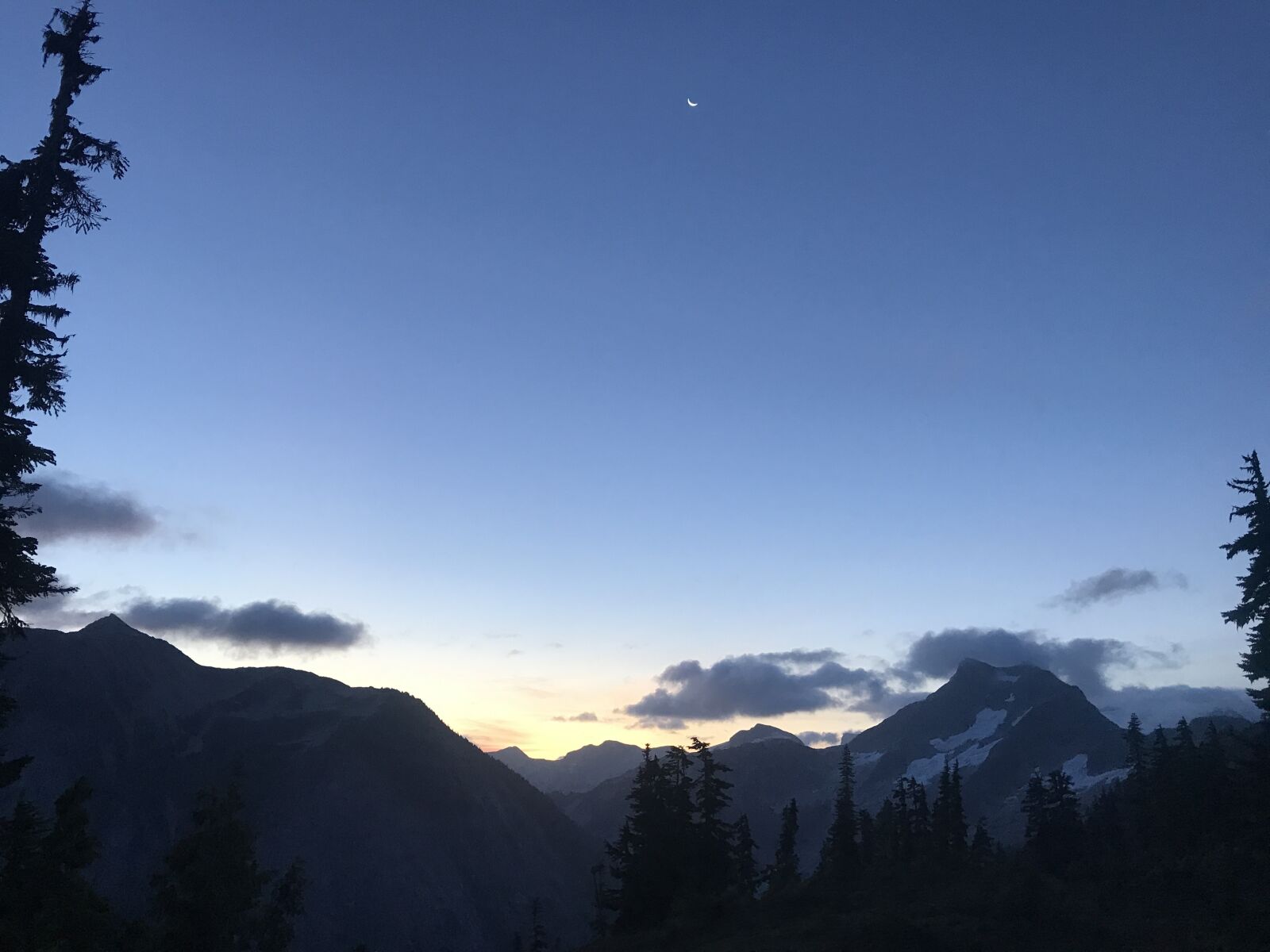 iPhone 7 back camera 3.99mm f/1.8 sample photo. Mountain, sunrise, landscape photography