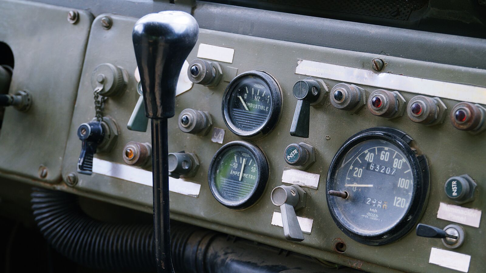 Sony E 18-200mm F3.5-6.3 OSS sample photo. Cockpit, clocks, jack photography