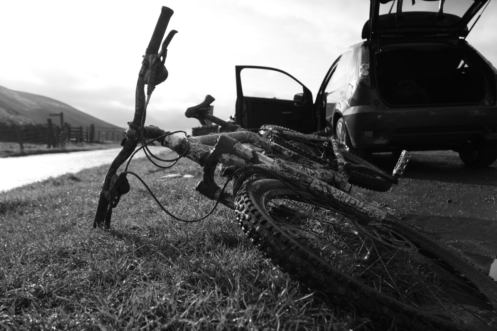 Canon EOS 400D (EOS Digital Rebel XTi / EOS Kiss Digital X) sample photo. Bicycle, mountain, wales photography