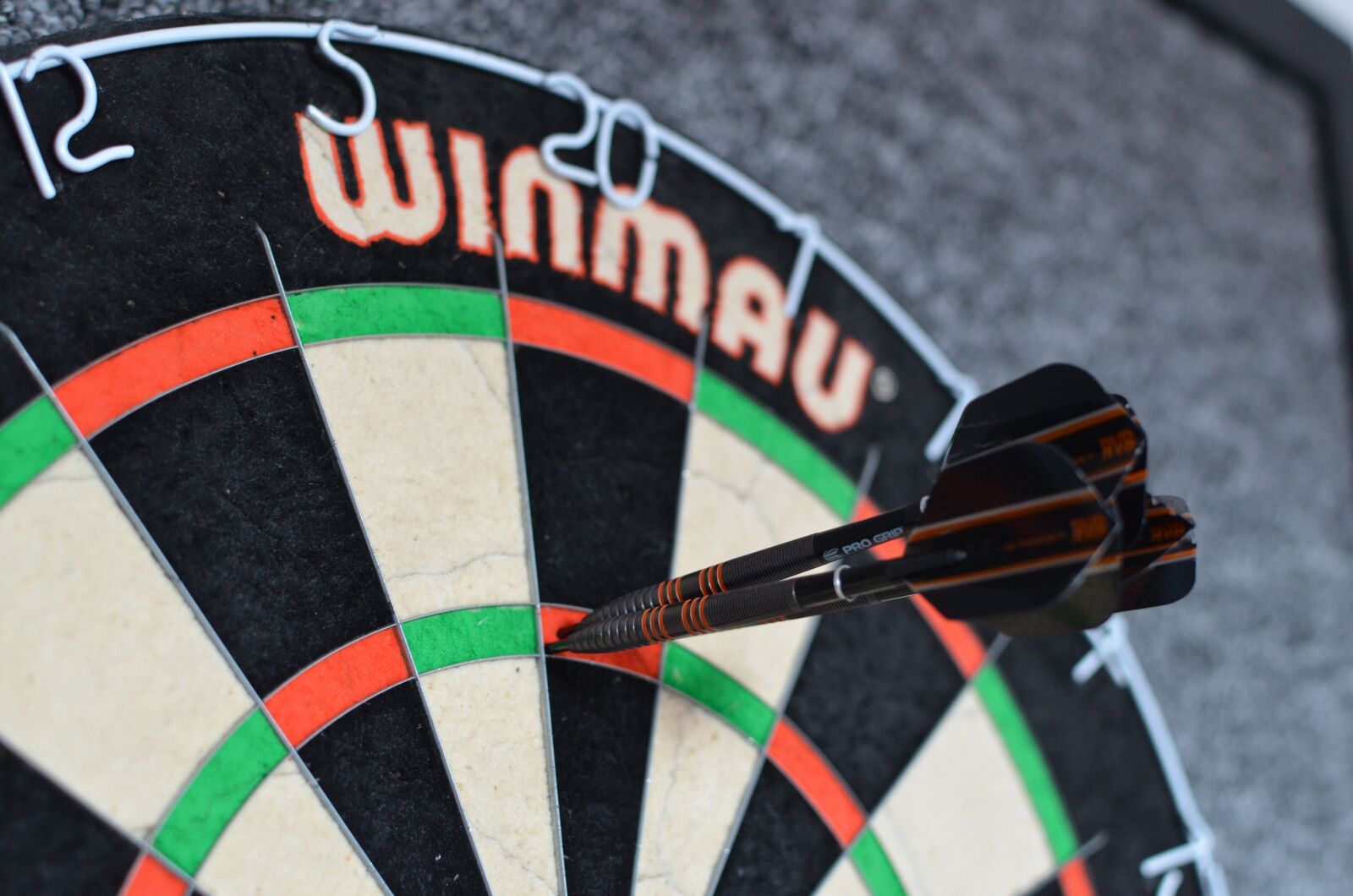 Nikon D5100 sample photo. Darts, dart board, arrows photography