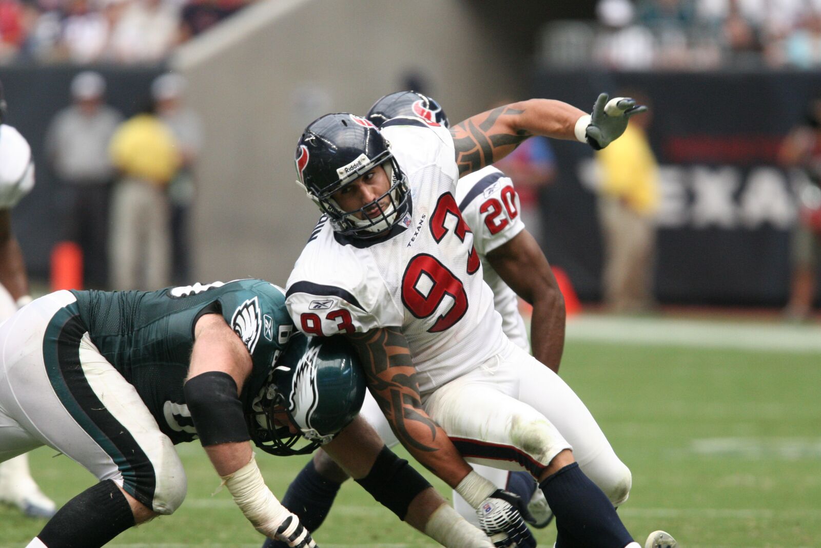 Canon EOS 20D sample photo. Football, professional, defensive tackle photography