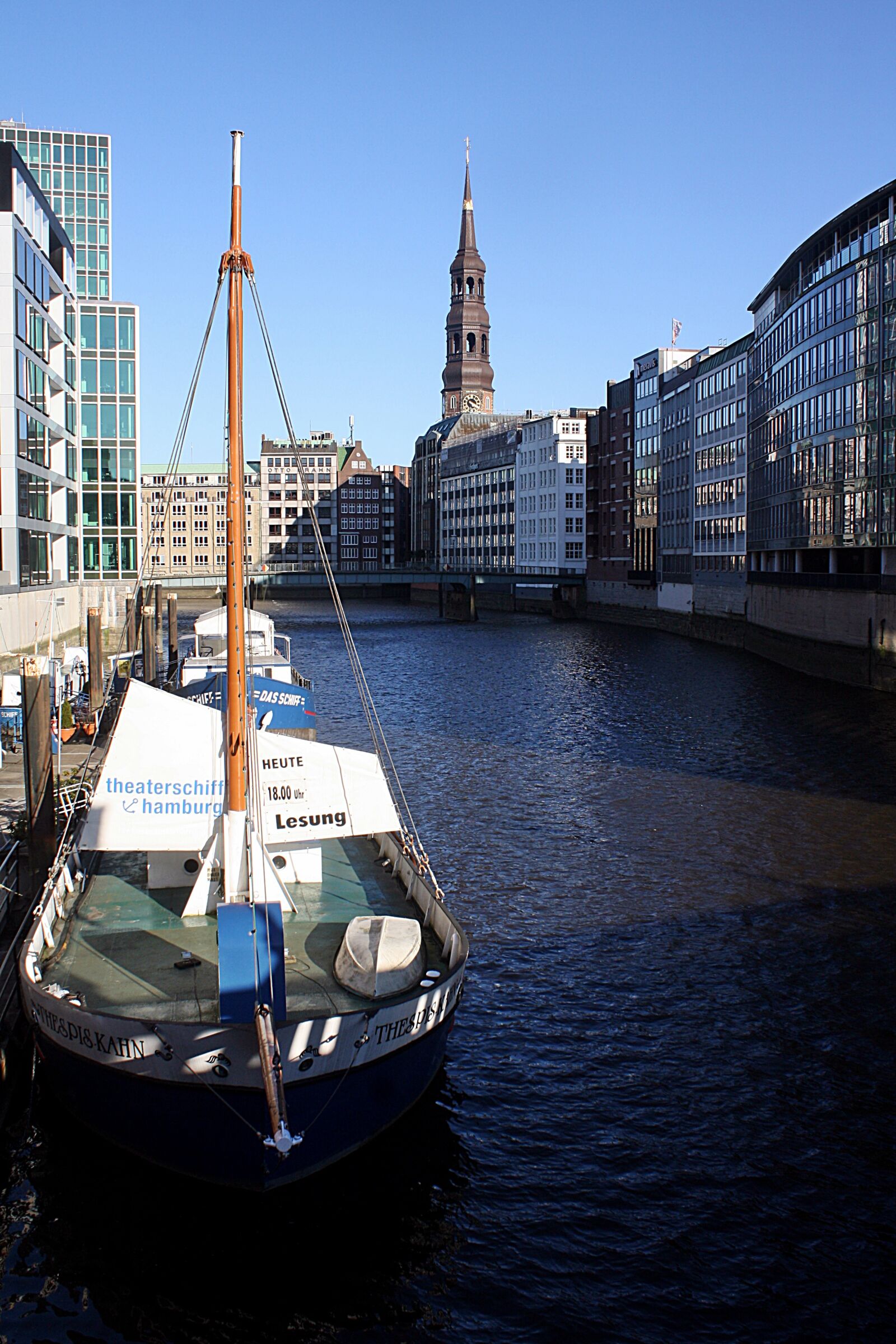 Canon EOS 1000D (EOS Digital Rebel XS / EOS Kiss F) sample photo. Waters, river, transport system photography
