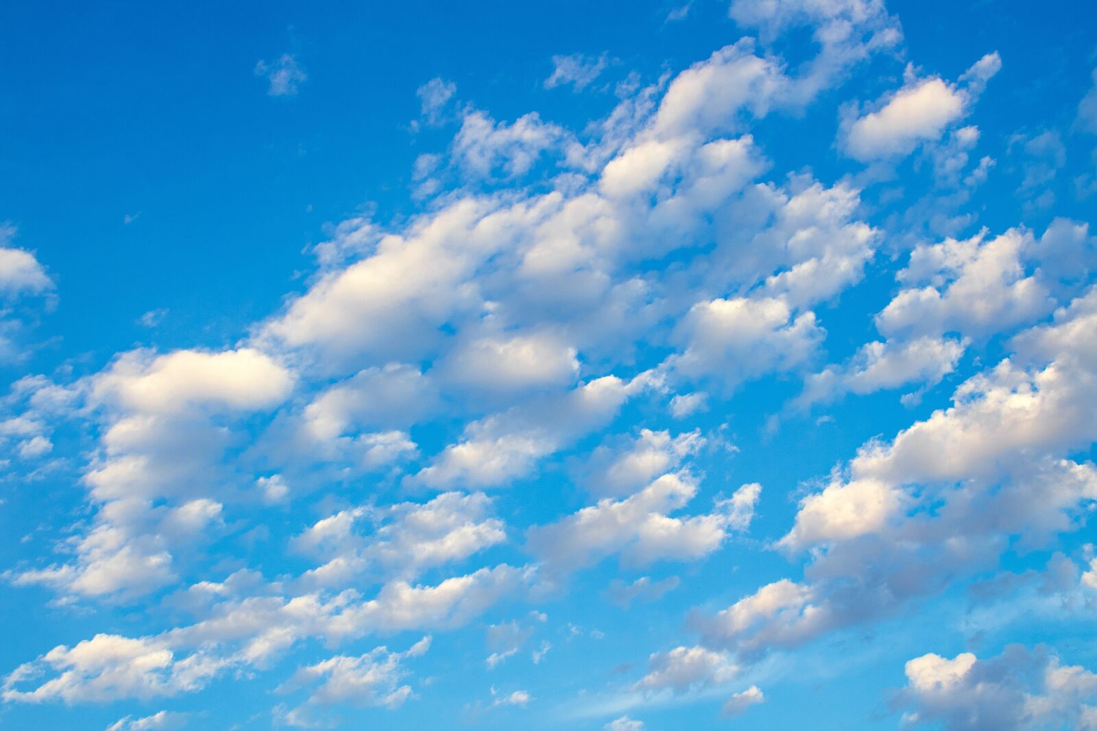 Canon EOS 1300D (EOS Rebel T6 / EOS Kiss X80) sample photo. Clouds, sky, blue photography