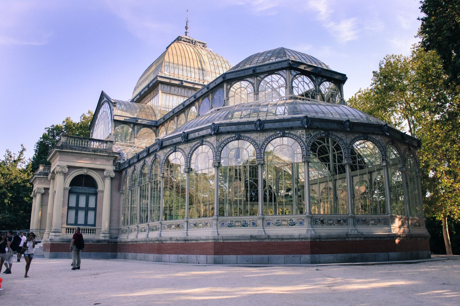Canon EF-S 18-55mm F3.5-5.6 IS sample photo. Madrid, glass, palace photography