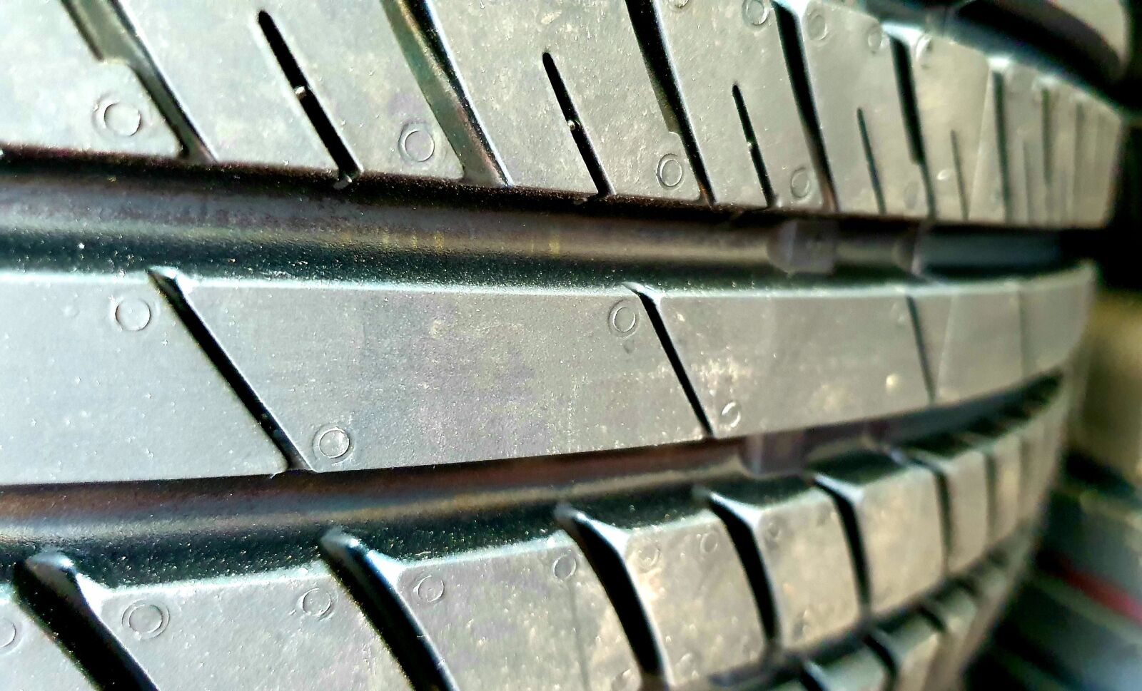 Samsung Galaxy S10e sample photo. Rubber, wheel photography