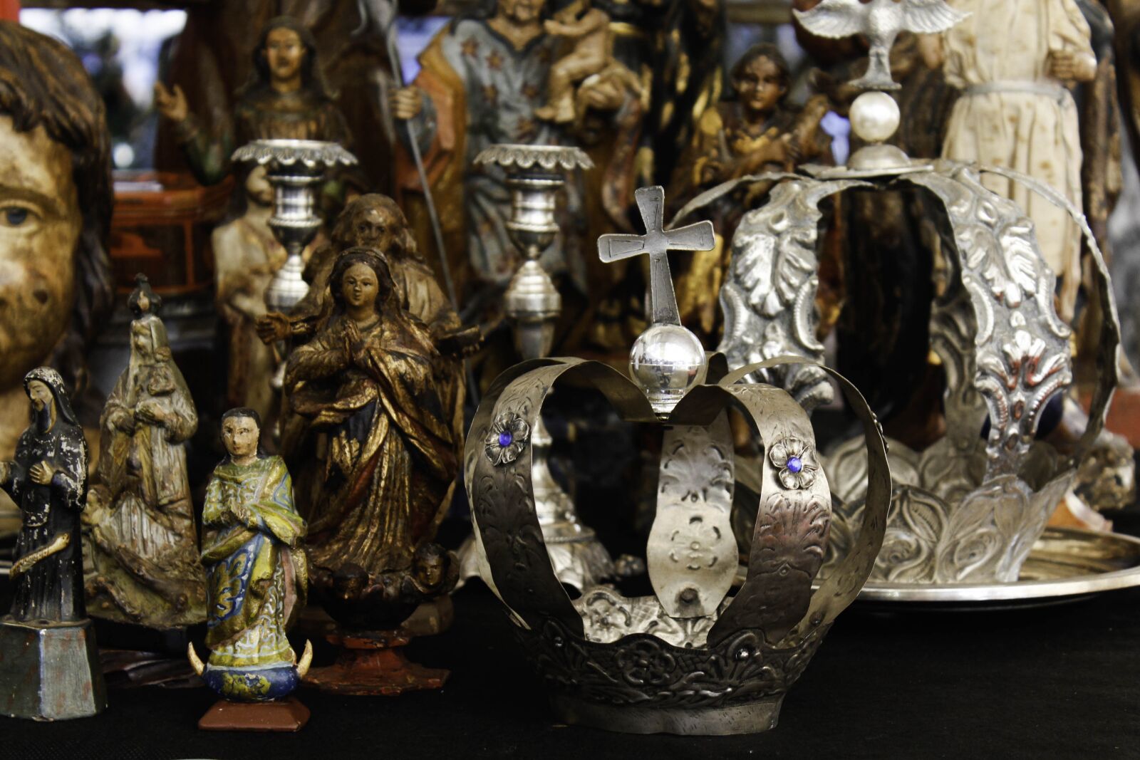 Canon EOS 1300D (EOS Rebel T6 / EOS Kiss X80) sample photo. Crown, antique, santos photography