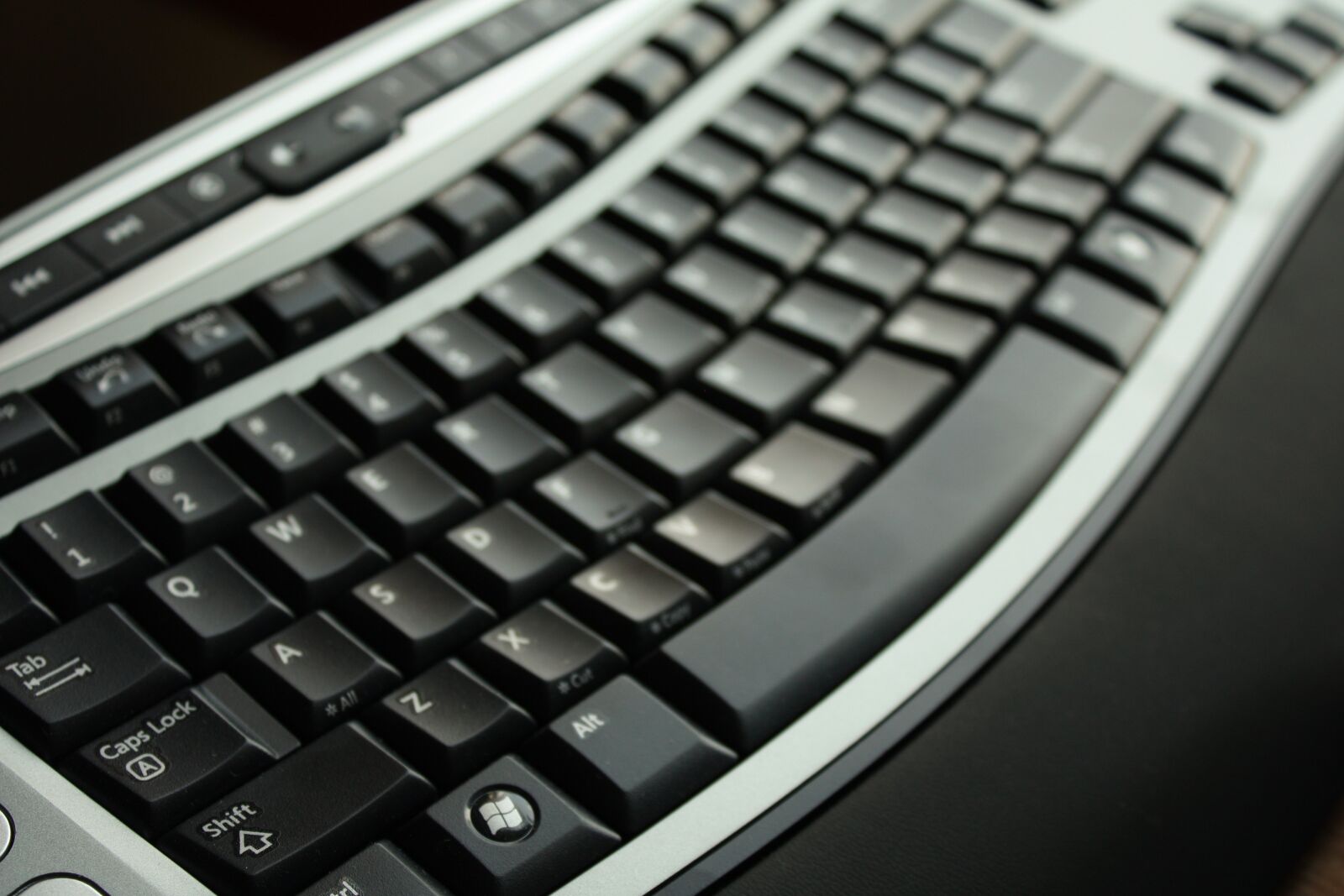 Canon EOS 450D (EOS Rebel XSi / EOS Kiss X2) sample photo. Keyboard, type, keys photography