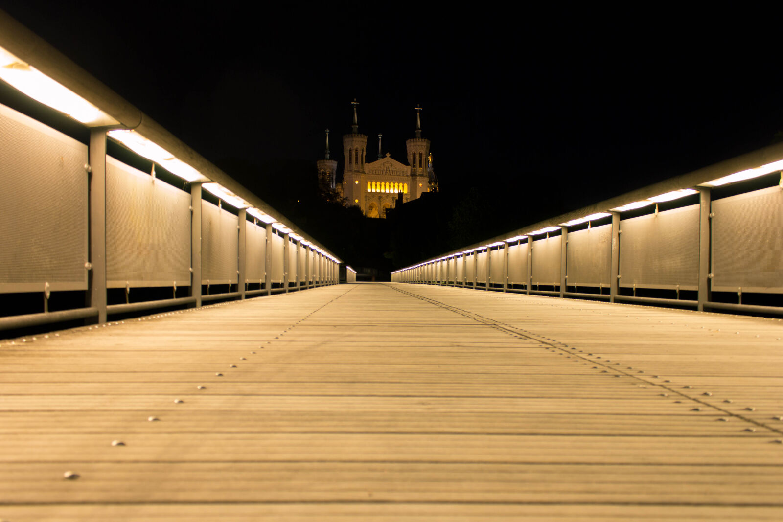 Canon EOS 60D sample photo. Bridge, cathedral, night photography