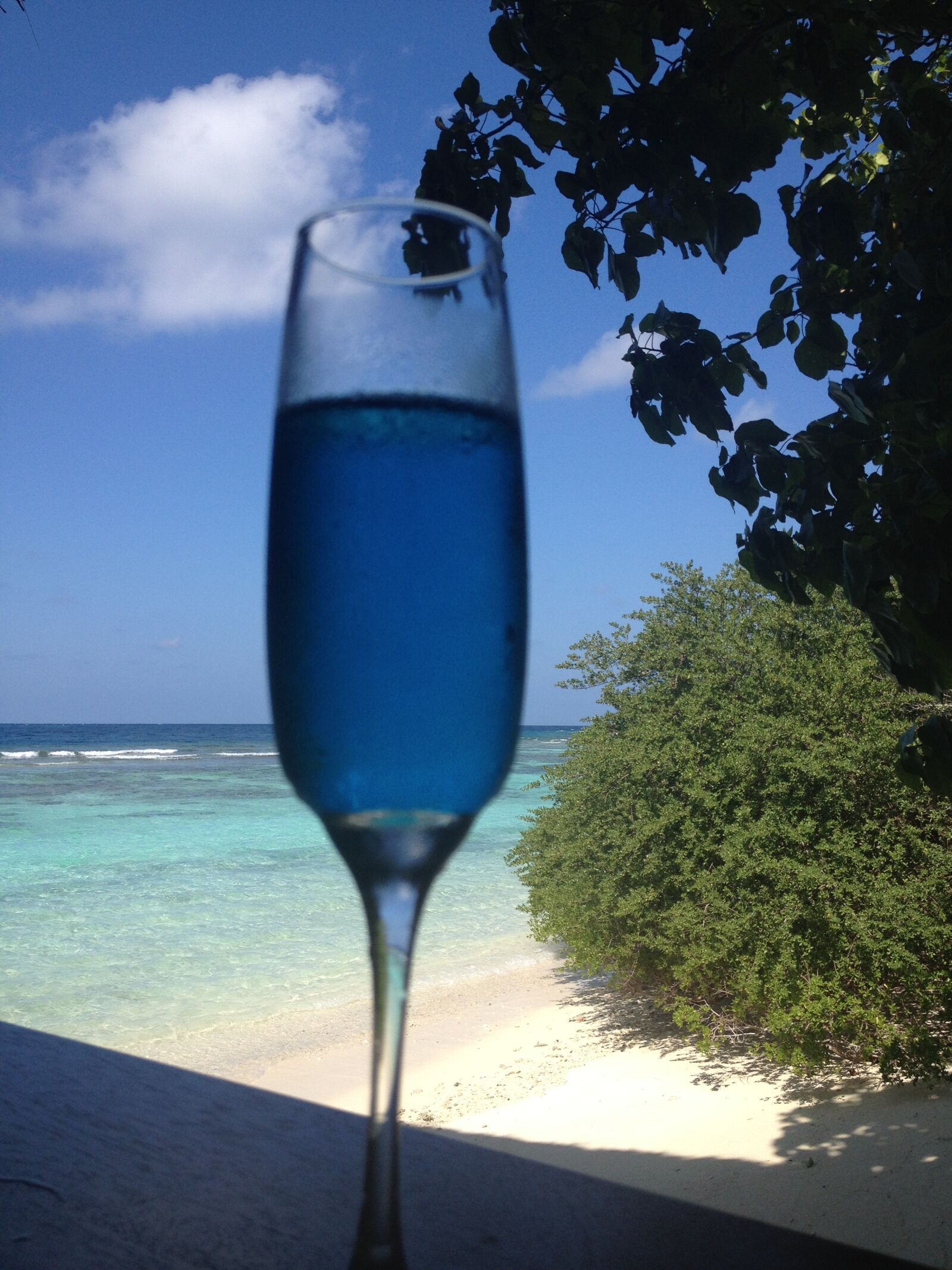 Apple iPhone 4S sample photo. Blue, cocktail, beach photography