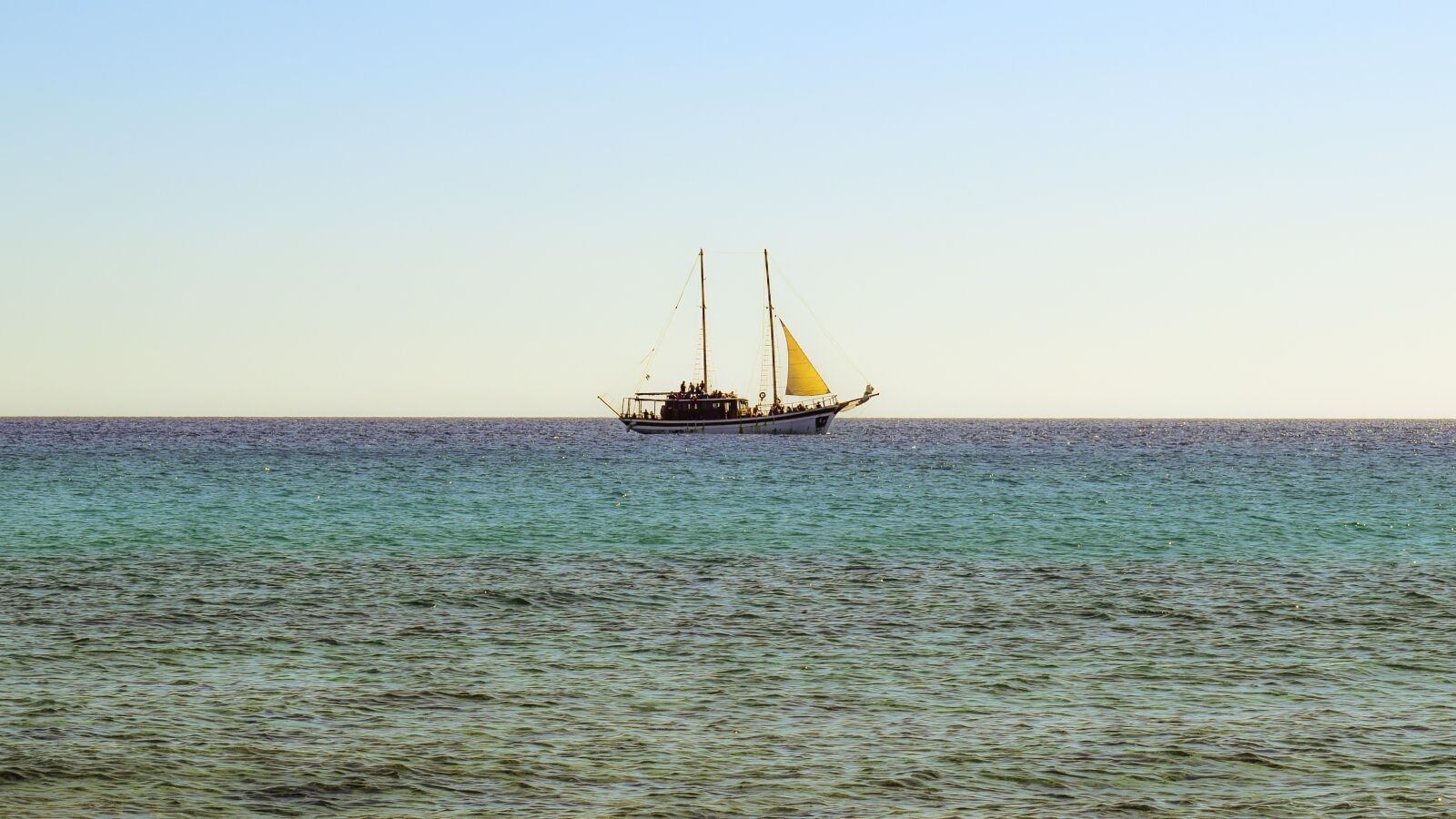 Nikon D3300 sample photo. Boat, sea, horizon photography