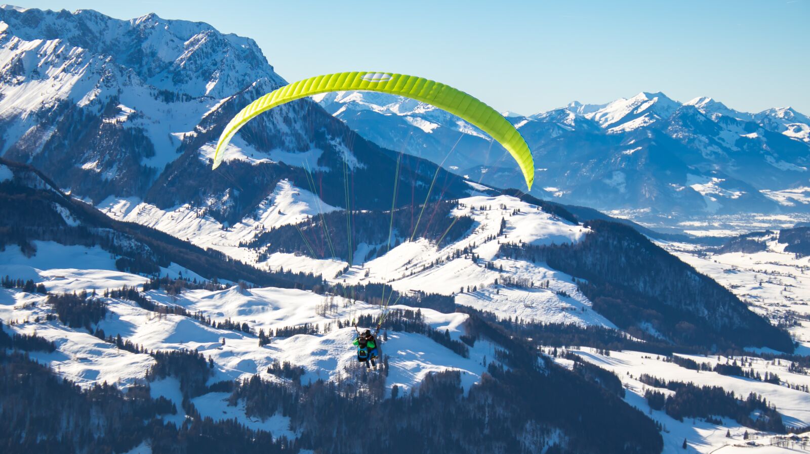 Canon EOS 200D (EOS Rebel SL2 / EOS Kiss X9) sample photo. Paragliding, mountains, kaiser mountains photography