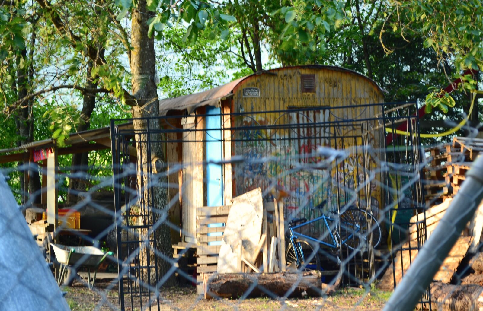 Nikon D3100 sample photo. Bike, caravan, old photography