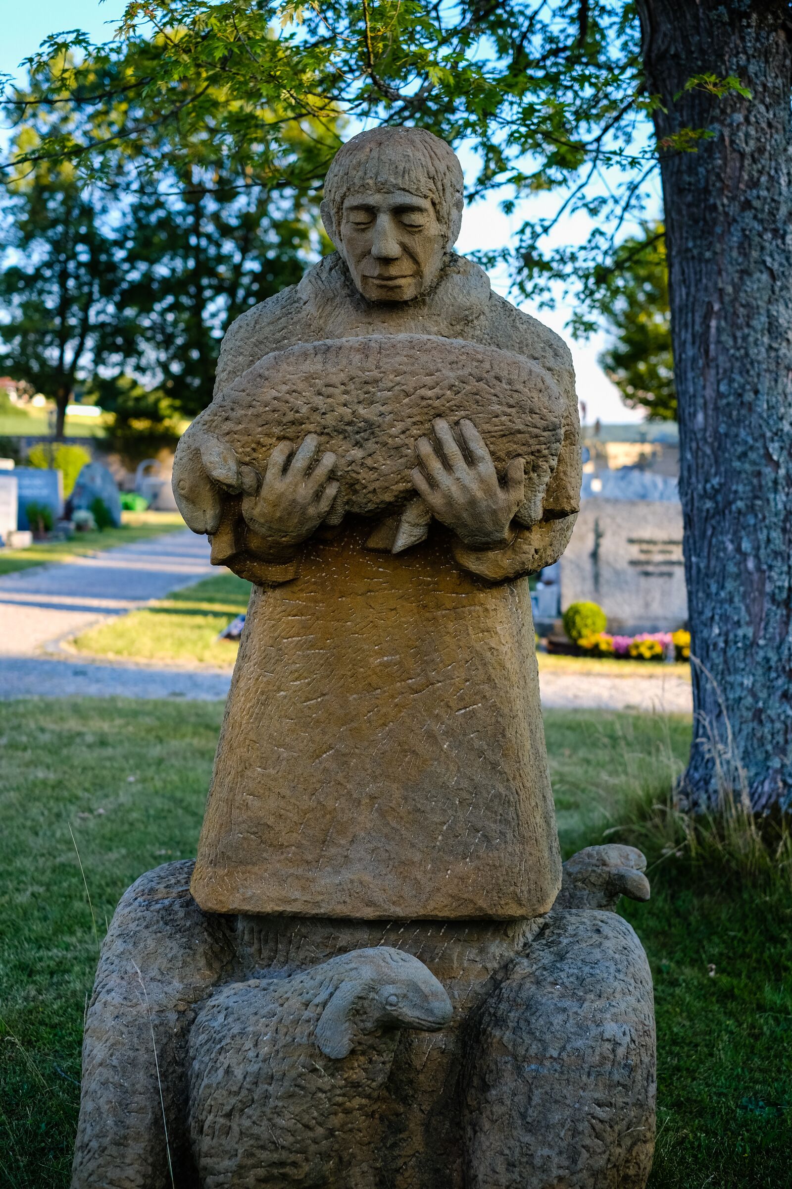 Fujifilm X-T2 + Fujifilm XF 35mm F1.4 R sample photo. Sculpture, statue, stone photography