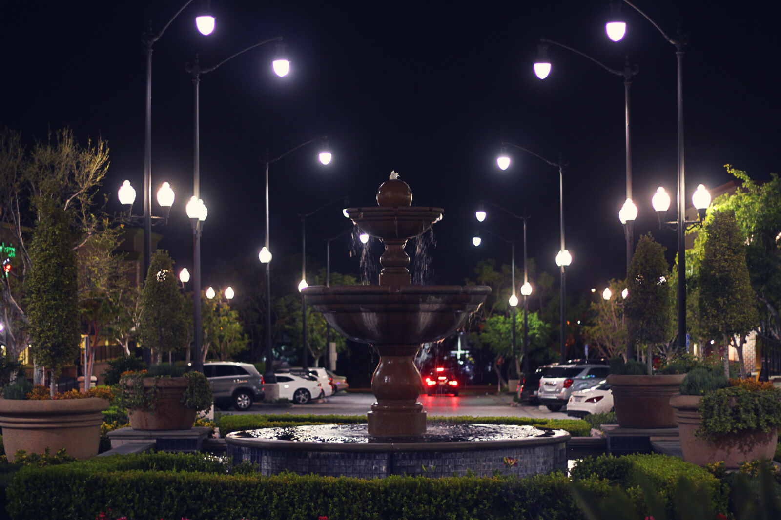 Canon EOS 550D (EOS Rebel T2i / EOS Kiss X4) sample photo. Fountain, night, water photography
