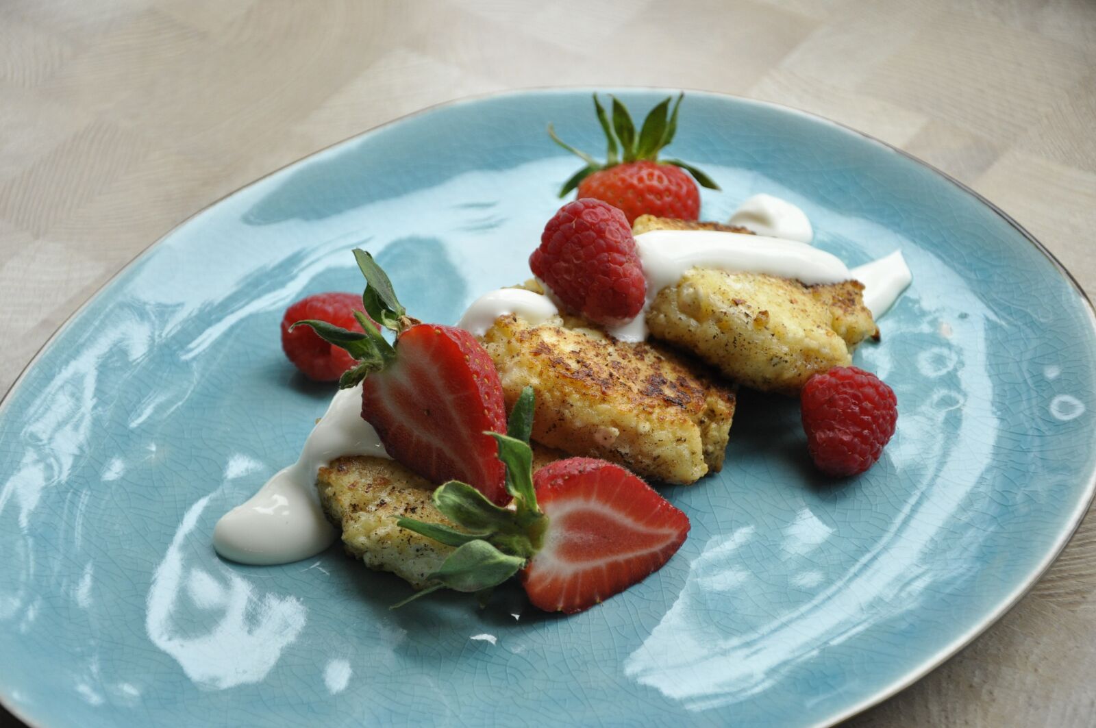 Nikon D90 sample photo. Cottage cheese, strawberry, healthy photography