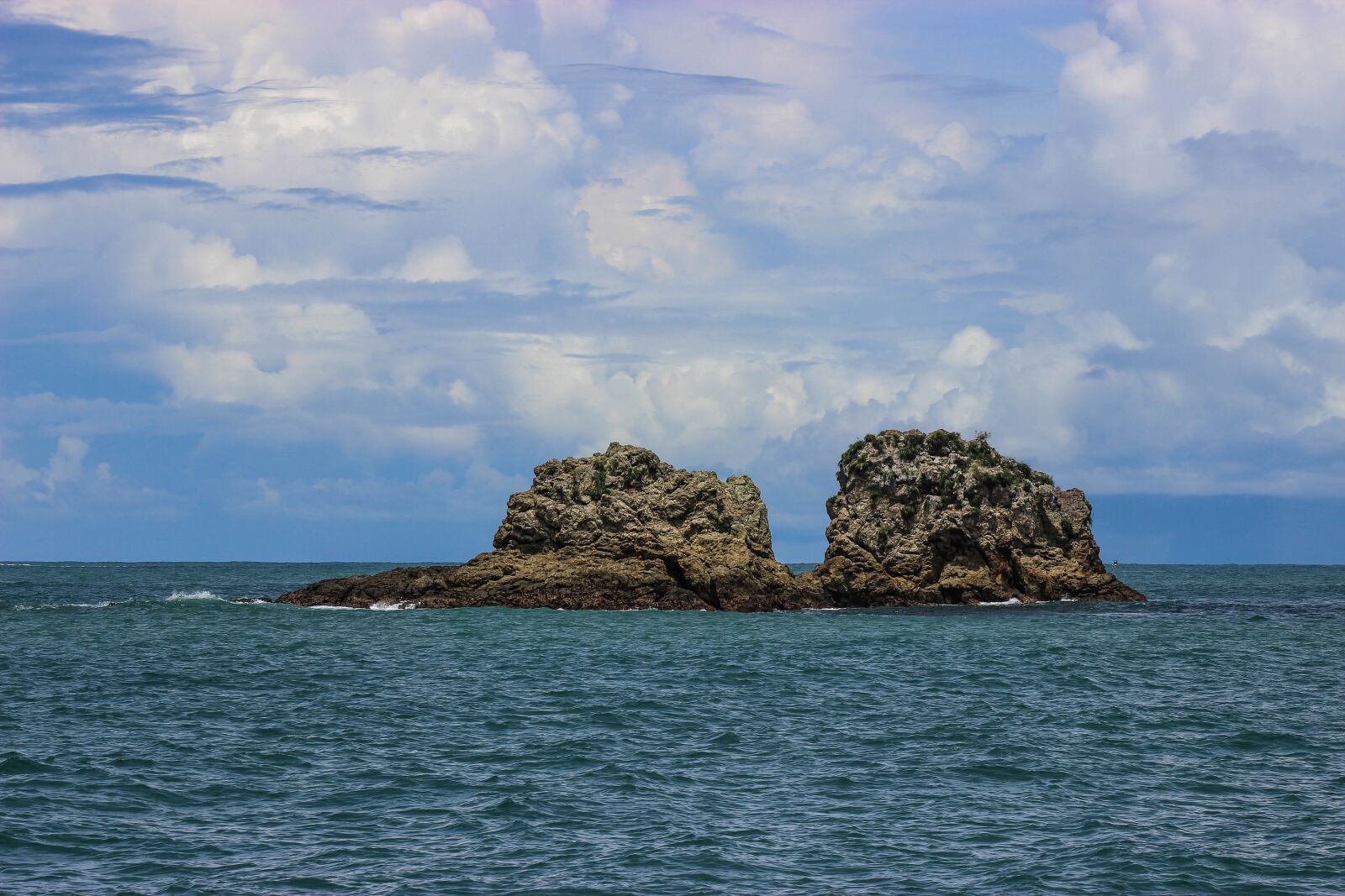 Canon EOS 600D (Rebel EOS T3i / EOS Kiss X5) sample photo. Ocean, sea, rock photography