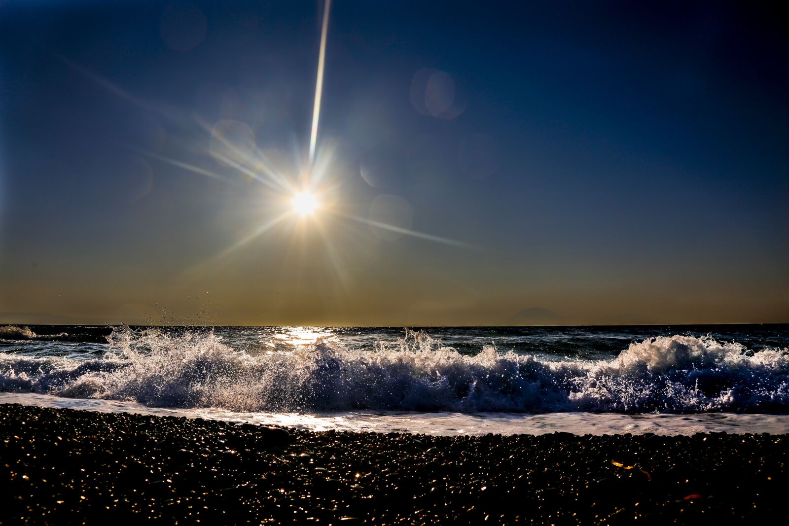 Canon EOS 6D + Canon EF 24-105mm F4L IS USM sample photo. Seascape, beach, sunlight photography