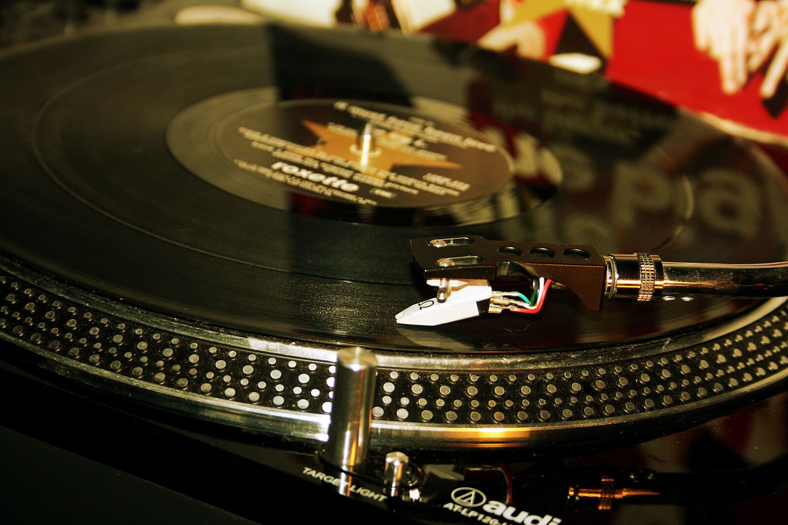 Canon EOS 400D (EOS Digital Rebel XTi / EOS Kiss Digital X) sample photo. Turntable, mixer, music photography
