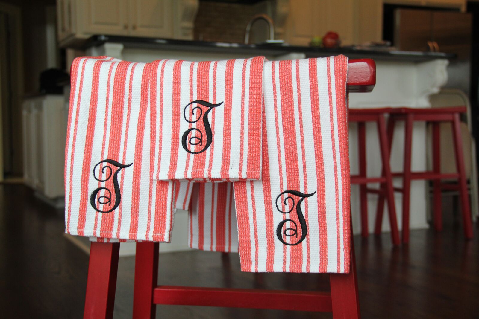 Canon EOS 60D sample photo. Towels, embroidery, towel photography