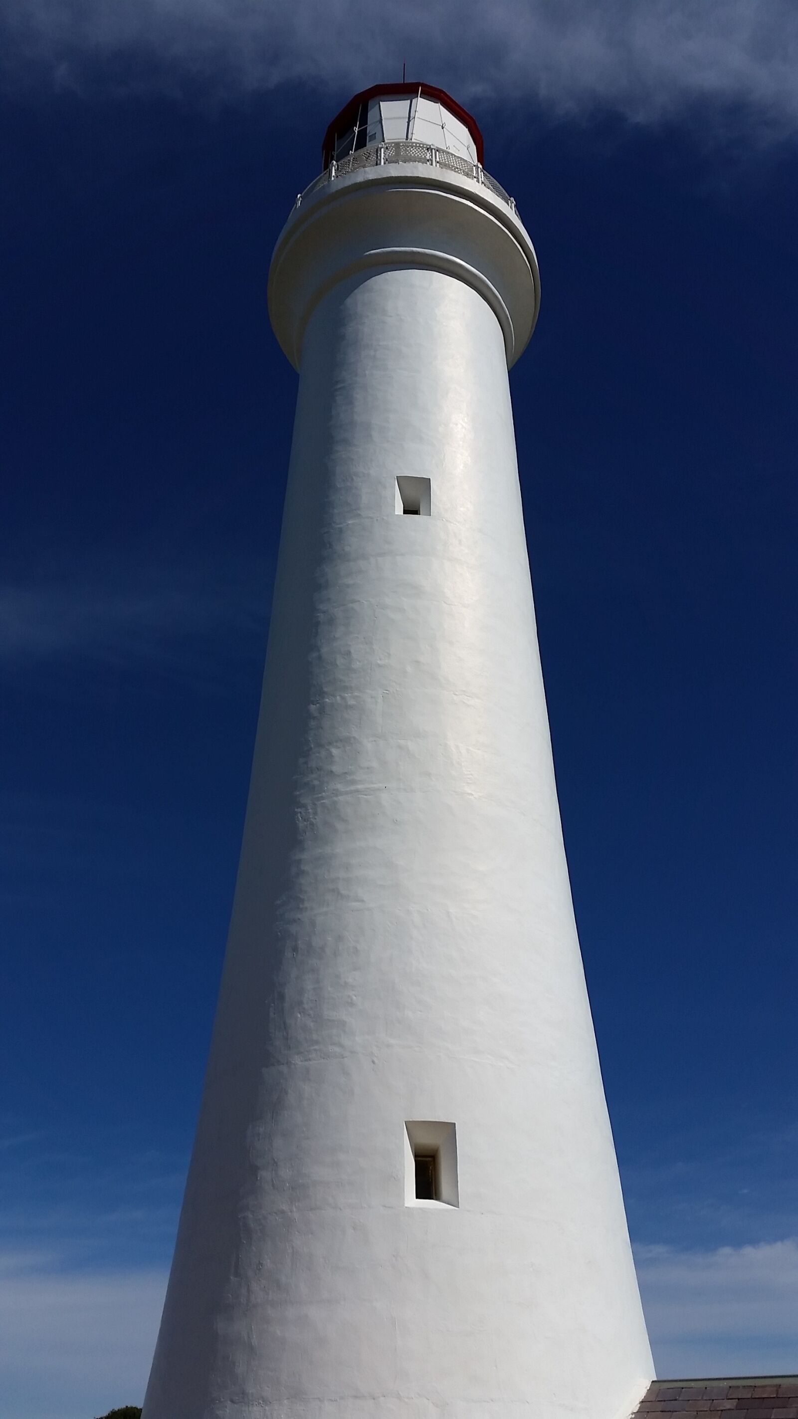 Samsung Galaxy S5 sample photo. White, lighthouse, in, low photography