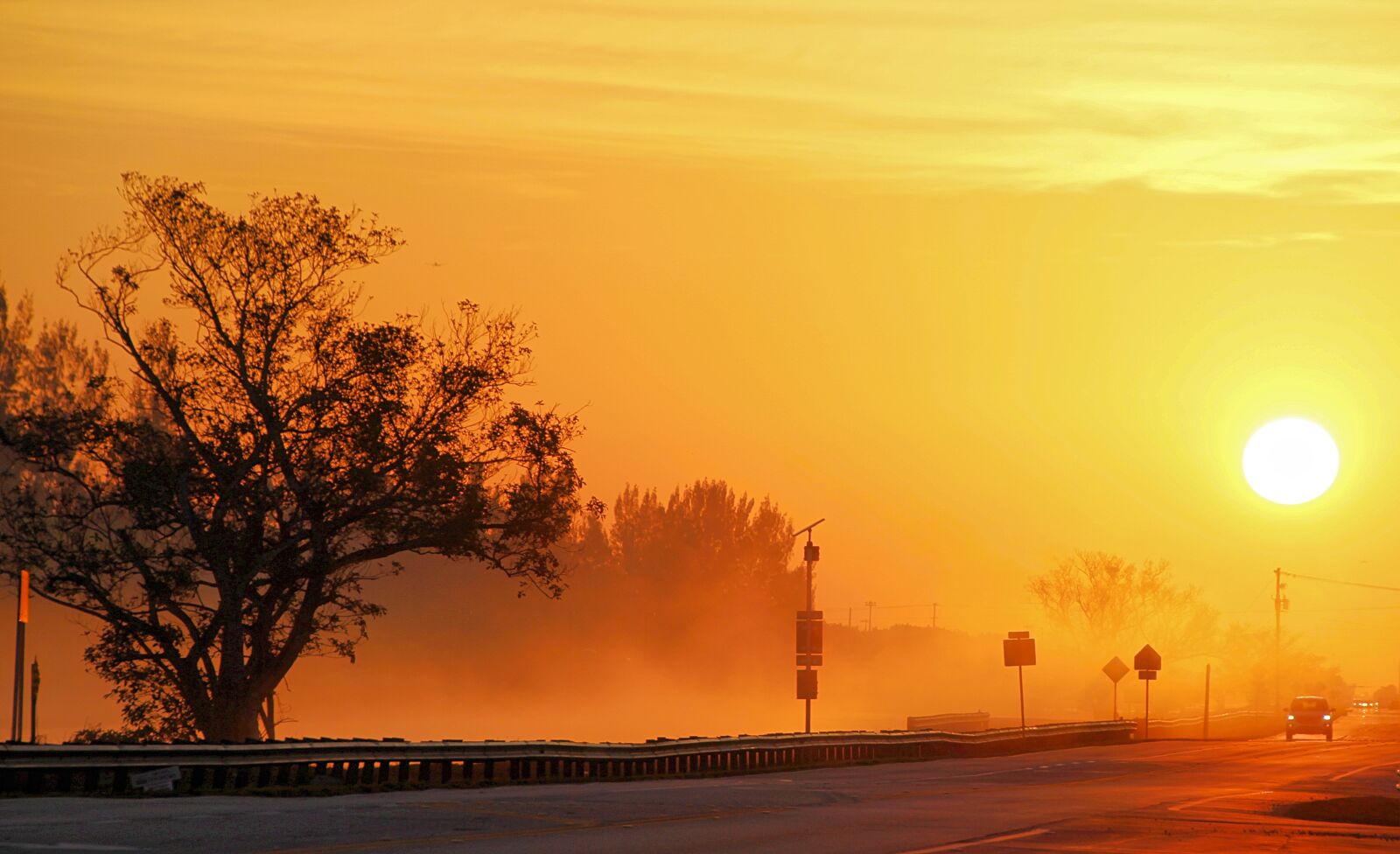 Canon EOS 600D (Rebel EOS T3i / EOS Kiss X5) sample photo. Dawn, sunset, sun photography