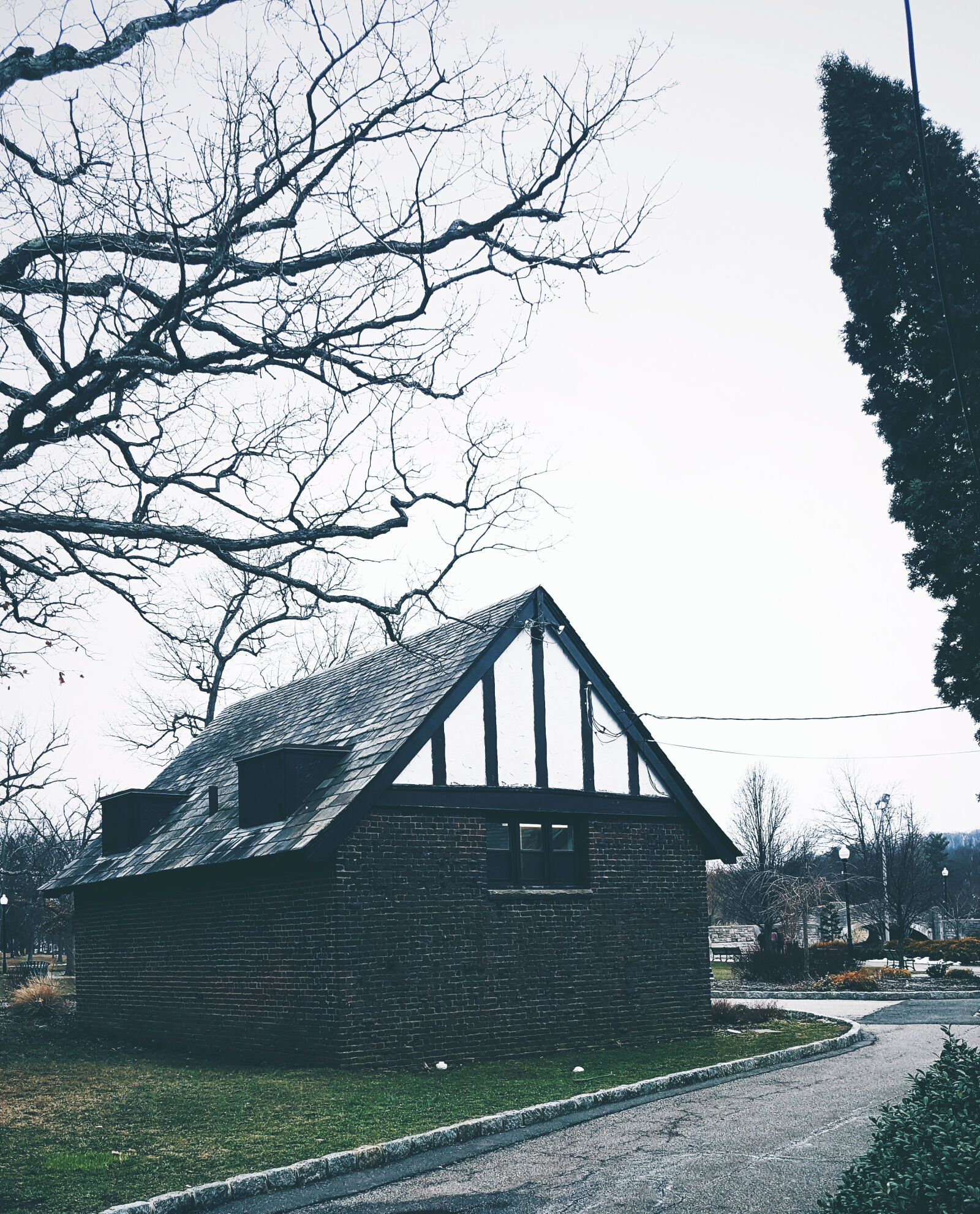 Samsung Galaxy Note5 sample photo. Architecture, asphalt, building, bungalow photography