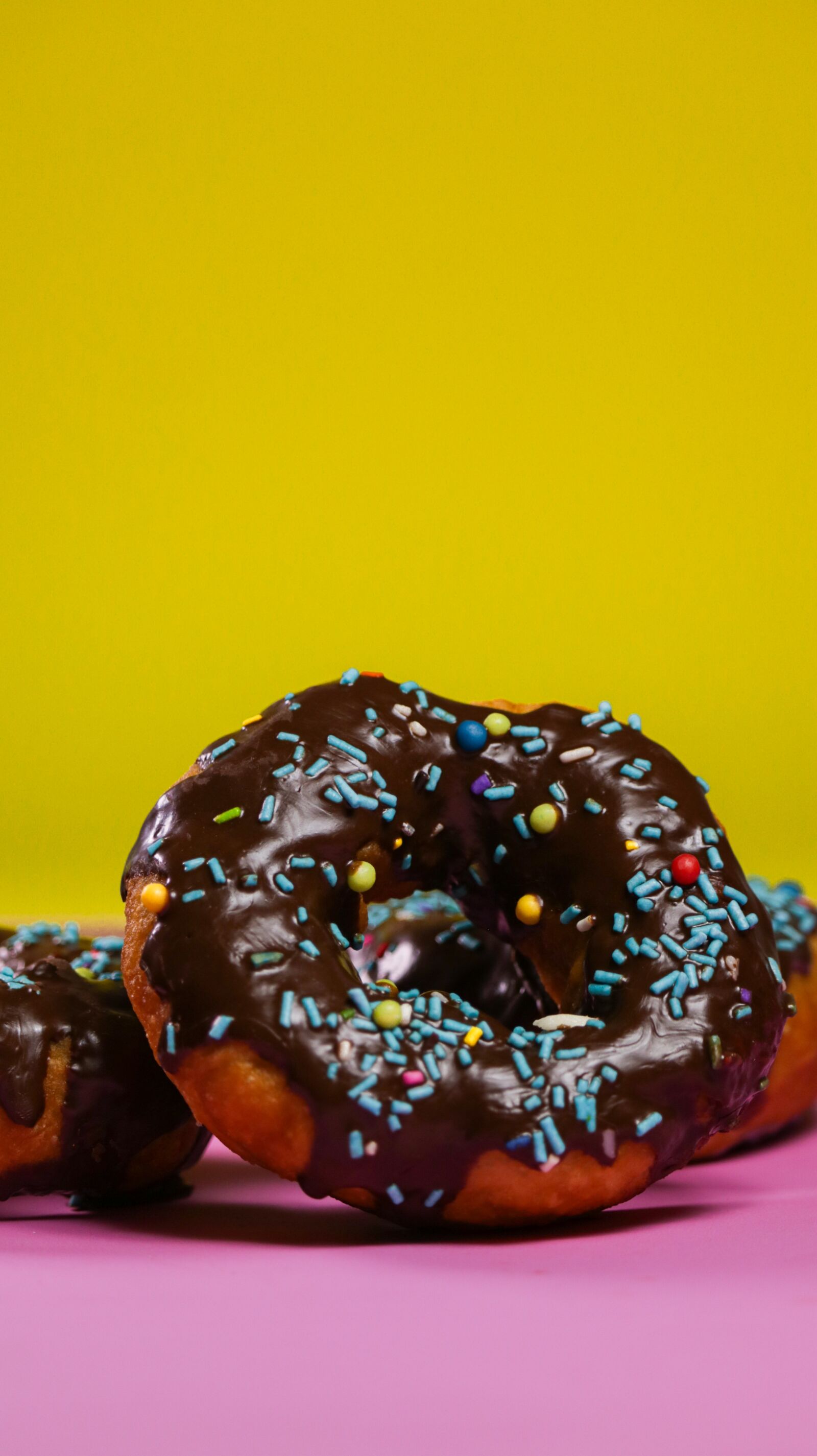 Canon EOS 750D (EOS Rebel T6i / EOS Kiss X8i) + Canon EF-S 55-250mm F4-5.6 IS STM sample photo. Donut, chocolate, donuts photography