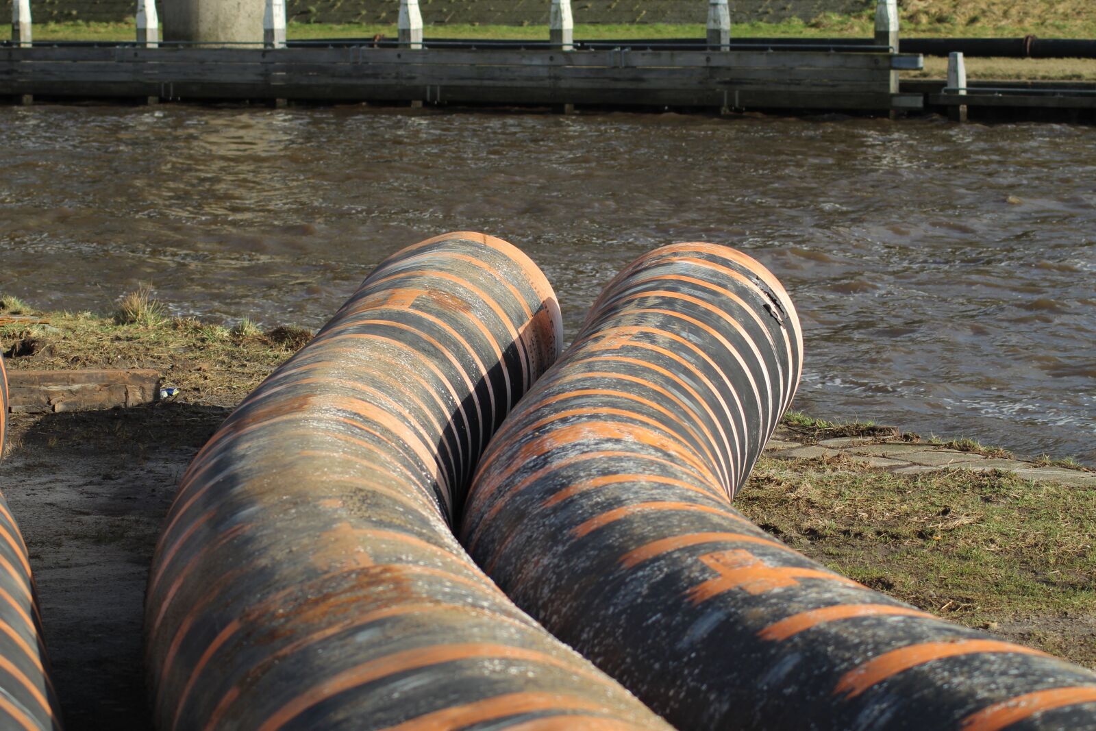 Canon EOS 1200D (EOS Rebel T5 / EOS Kiss X70 / EOS Hi) sample photo. Sewage, sand extraction, water photography
