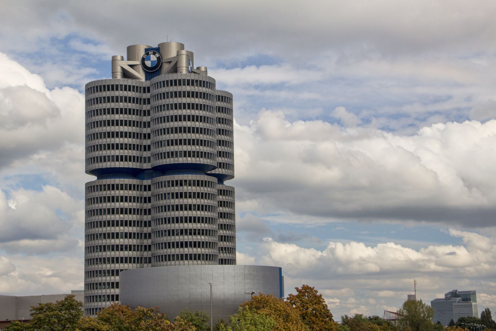 Canon EOS 700D (EOS Rebel T5i / EOS Kiss X7i) sample photo. Germany, munich, tower photography