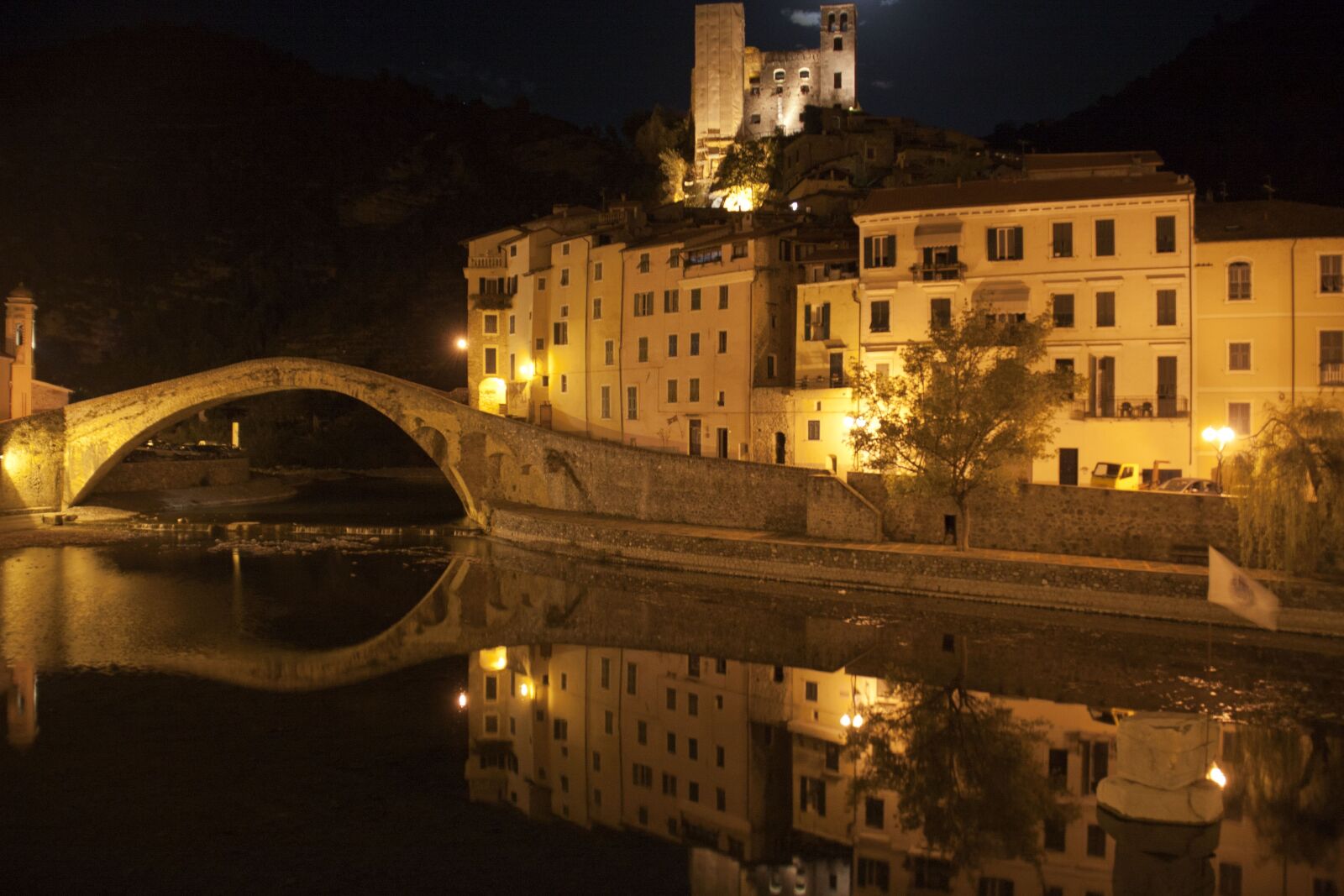Canon EOS 40D + Canon EF-S 18-200mm F3.5-5.6 IS sample photo. Dolceacqua, river, water photography