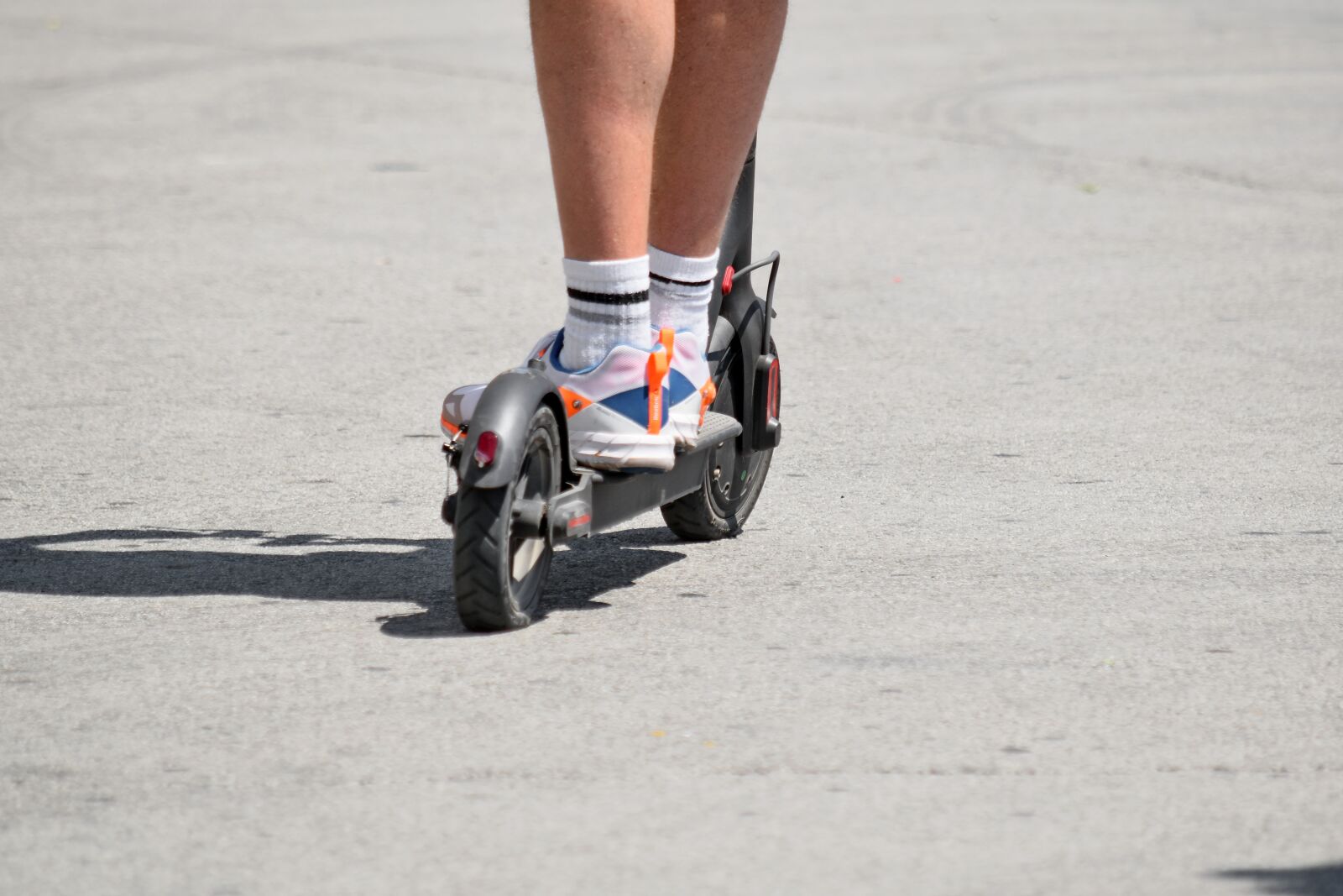 Nikon D5500 sample photo. Legs, transportation, action, street photography