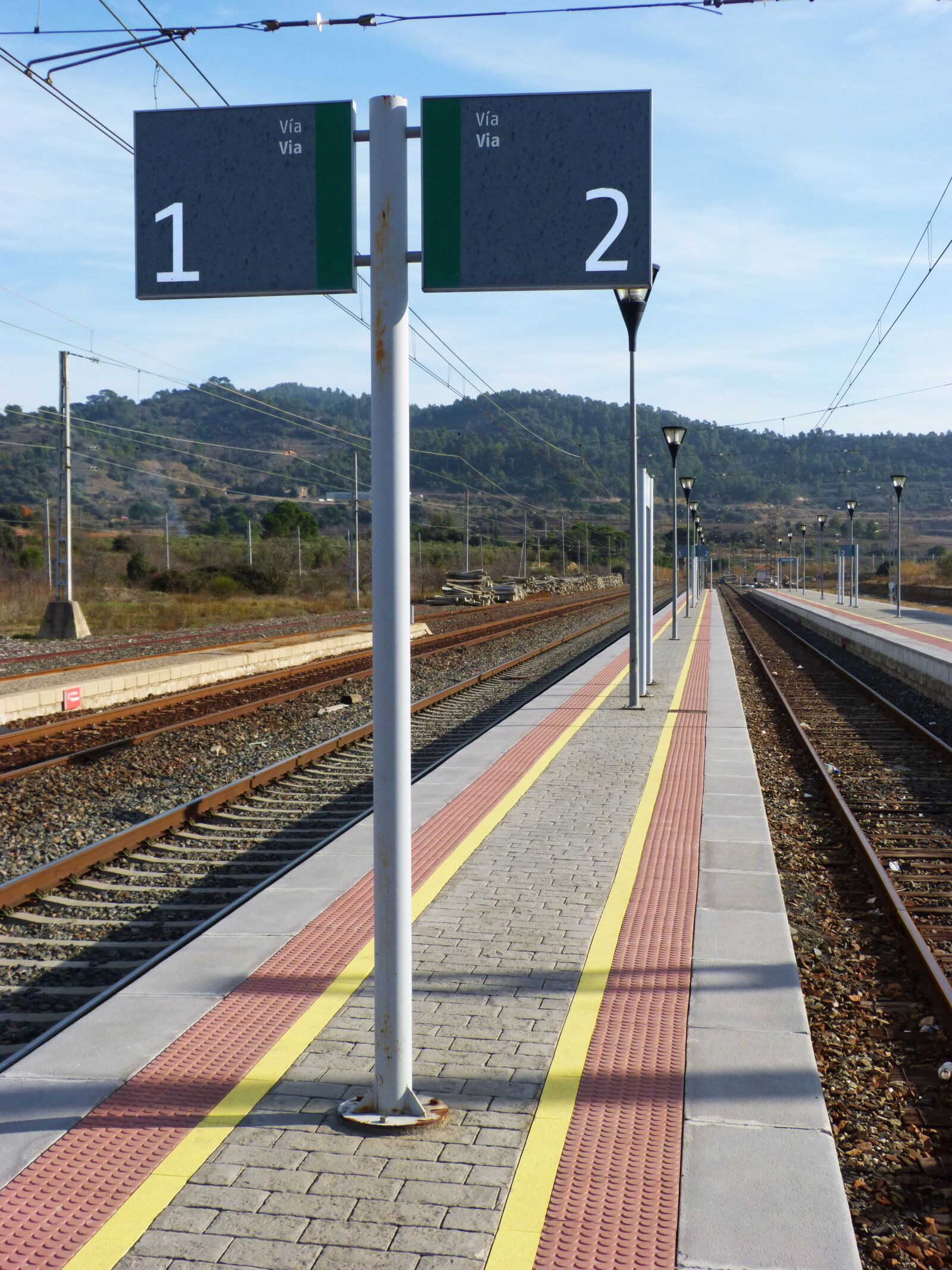 Panasonic DMC-FZ62 sample photo. Platform, station, train photography