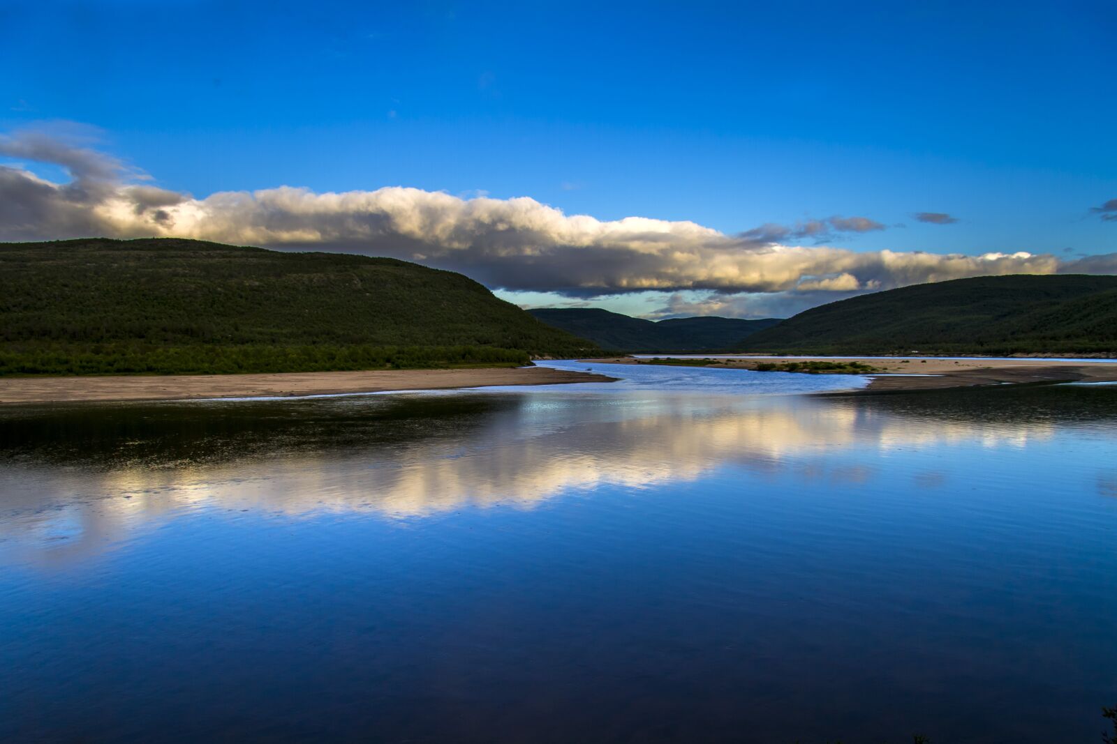 Canon EF-S 17-85mm F4-5.6 IS USM sample photo. Landscape, river, tana photography