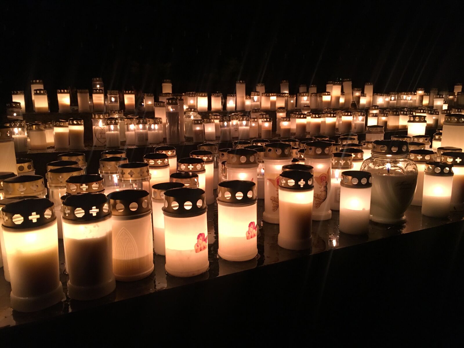 iPhone 6s back camera 4.15mm f/2.2 sample photo. All saints' day, grave photography