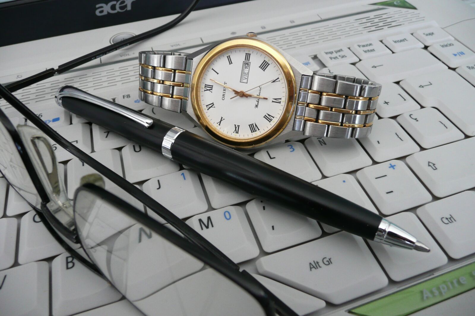 Panasonic DMC-TZ3 sample photo. Art, clock, glasses photography