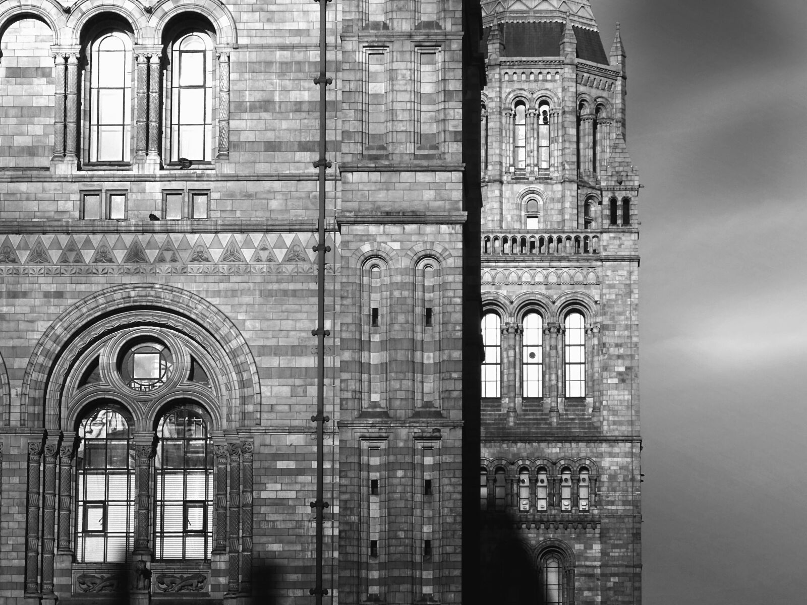 Sony DSC-HX60 sample photo. Building, architecture, historical, window photography