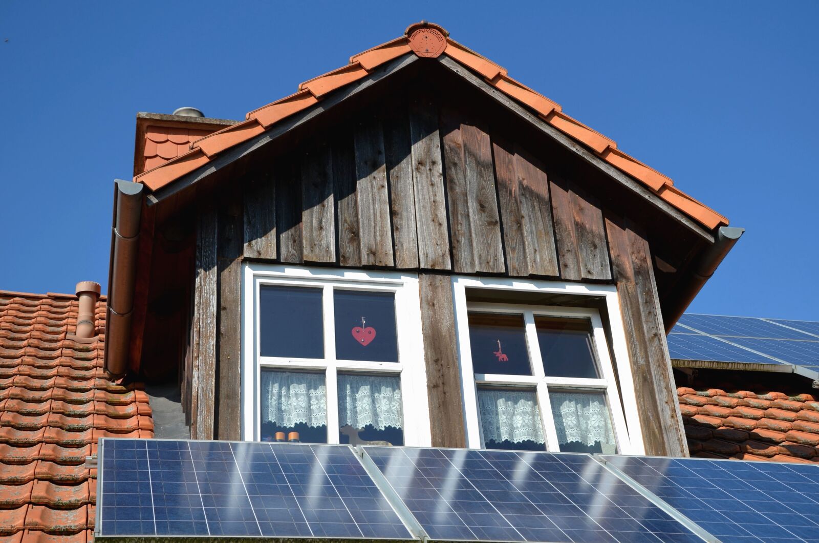 Nikon D5100 sample photo. Solar panel, roof, window photography