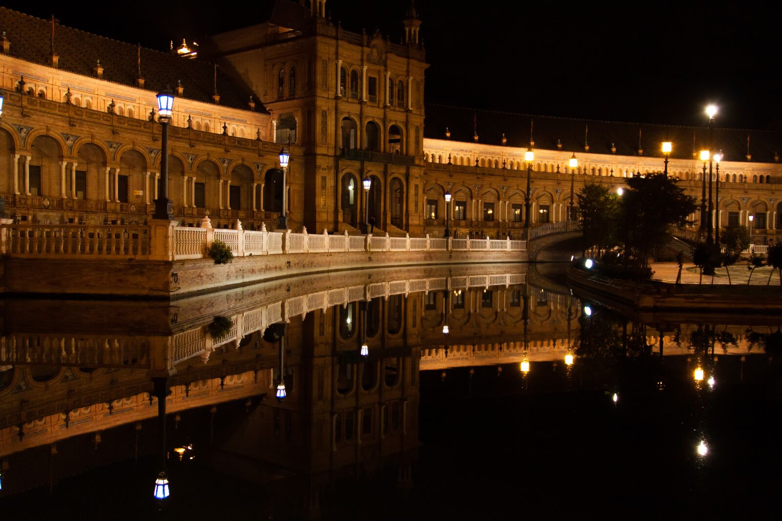 Canon EOS 50D + Canon EF 24-105mm F4L IS USM sample photo. Plaza espa a, seville photography
