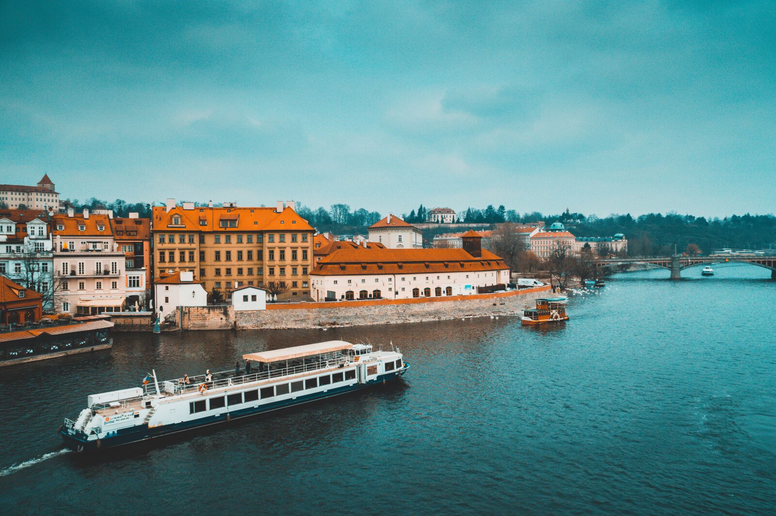 Sony a6000 sample photo. Prague, bridge, landscape photography