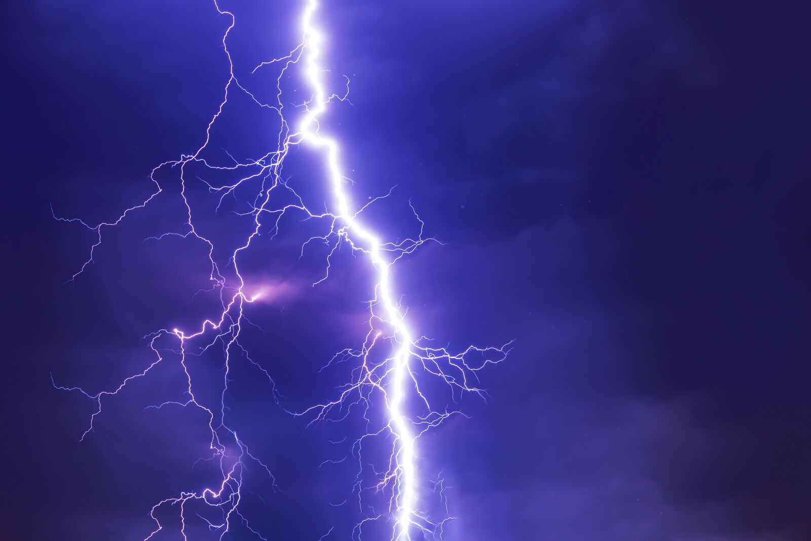 Sony a6300 + Sigma 30mm F2.8 EX DN sample photo. Flash, thunderstorm, super cell photography
